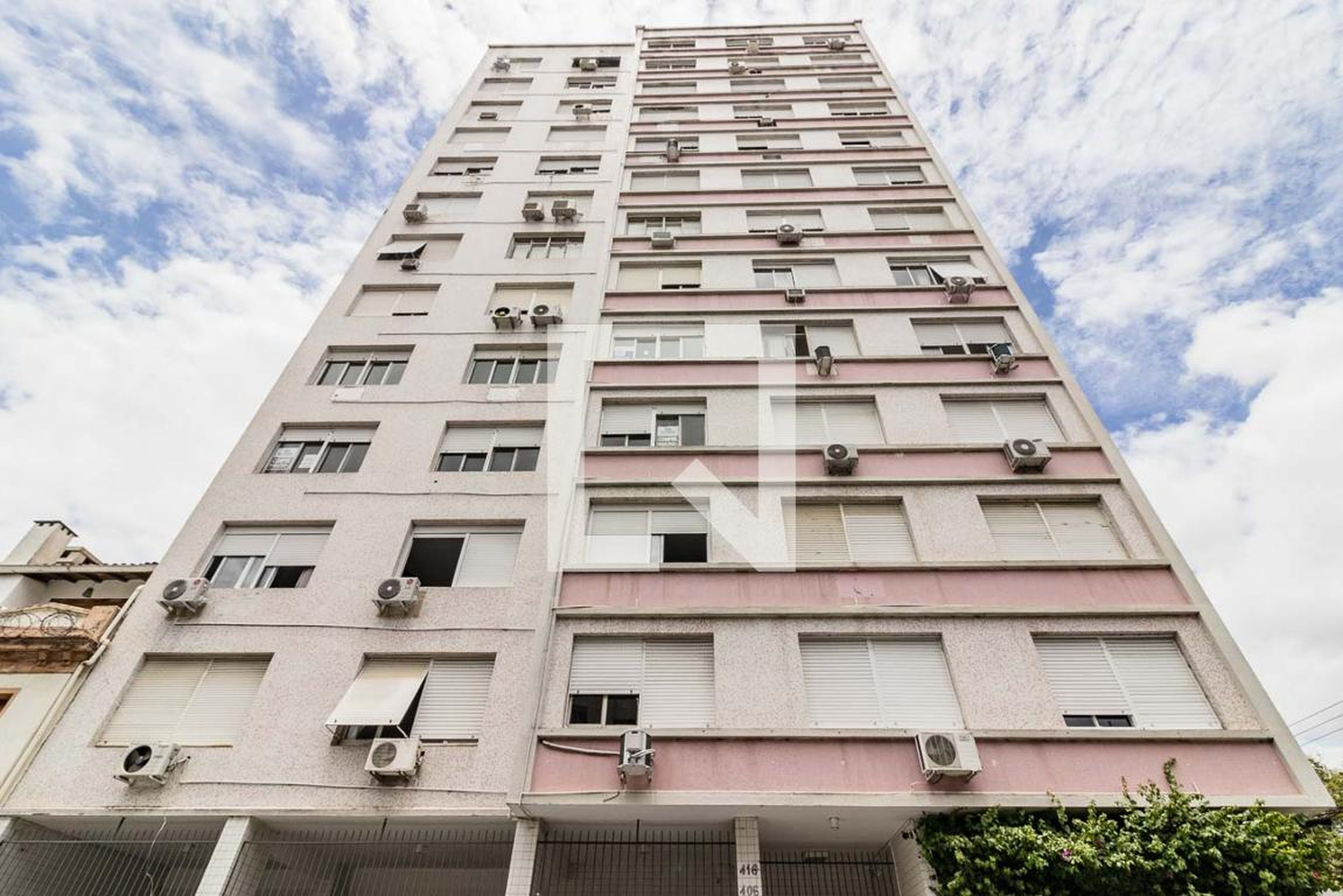 Fachada Condomínio em Rua Luiz Afonso, 406