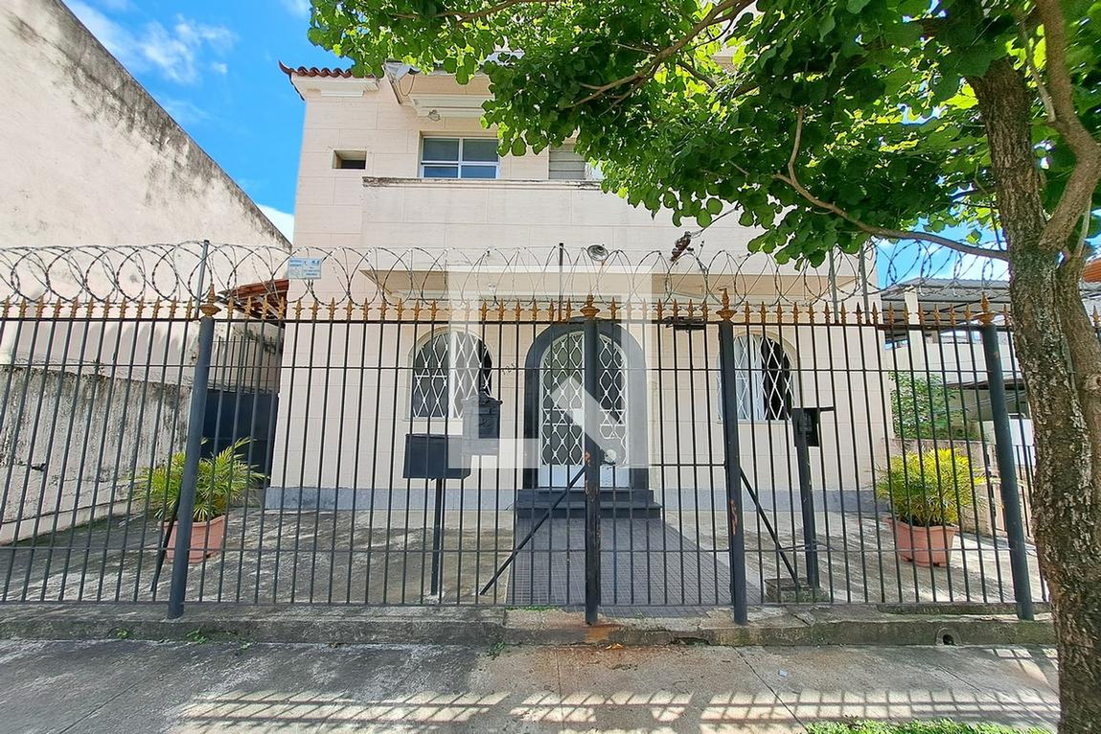 Fachada Condomínio em Rua Cisne de Faria, 123