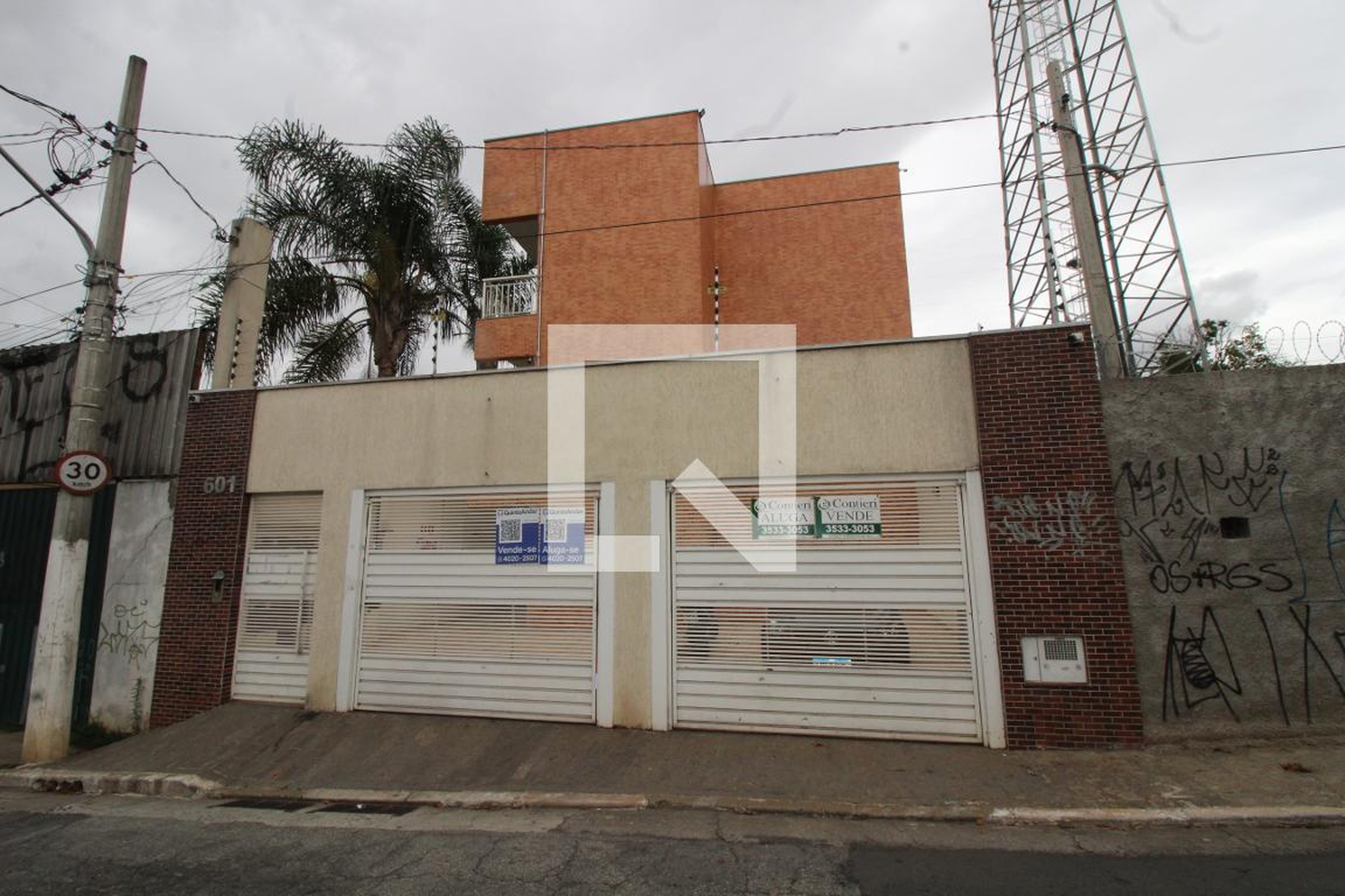 Fachada Condomínio em Rua Hamilton Prado, 601