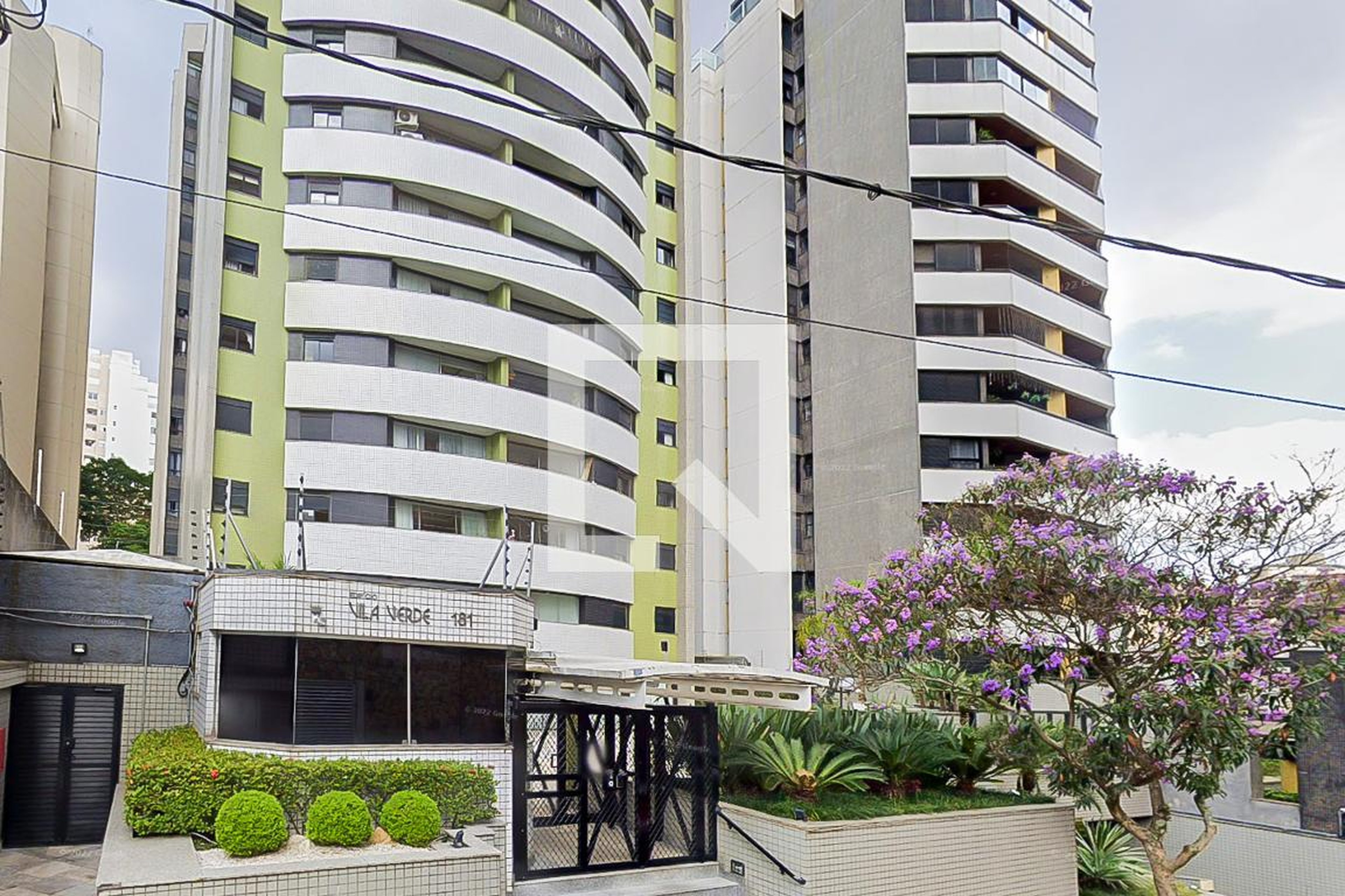 Fachada do Condomínio Condomínio Vila Verde