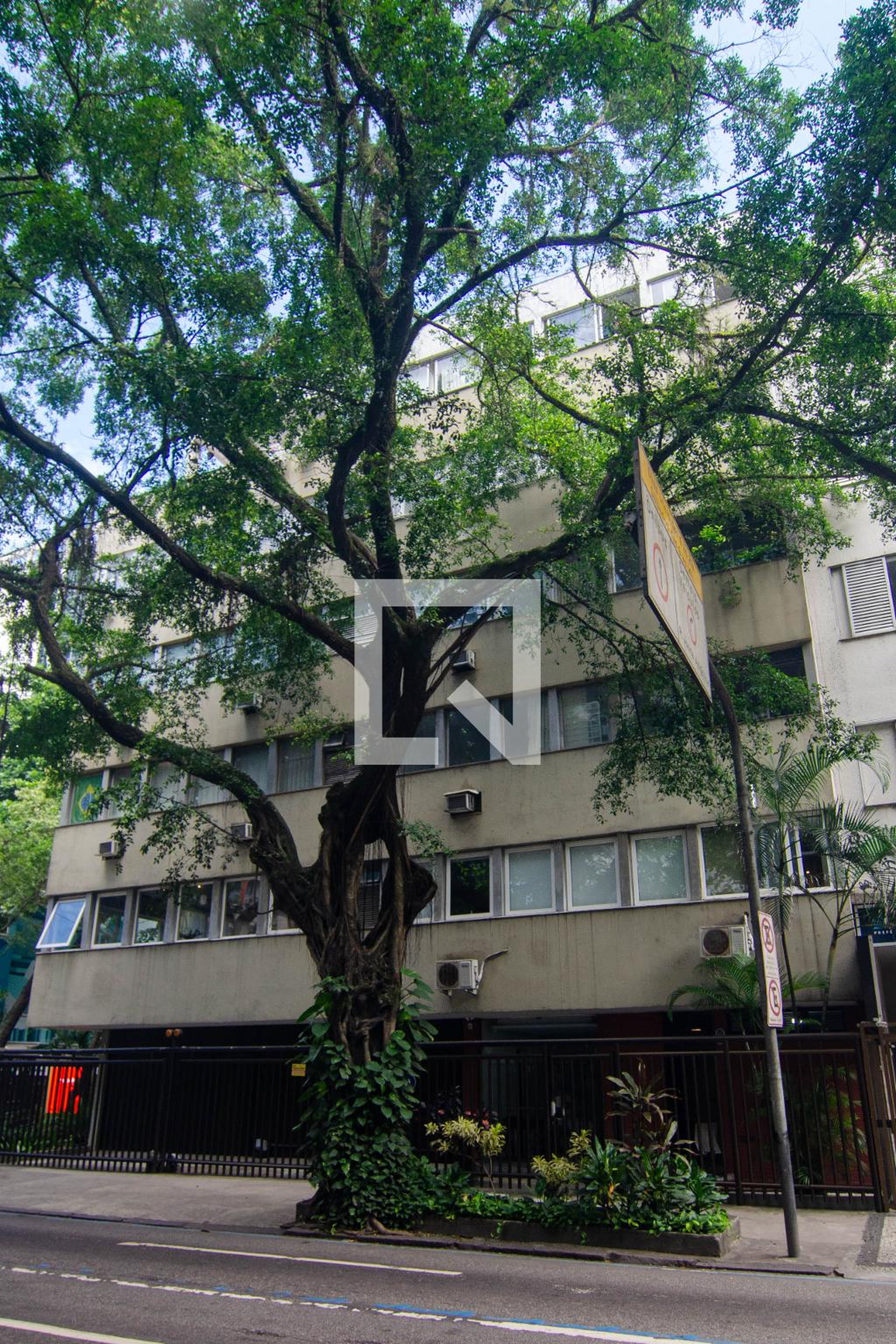 Fachada Edifício Bandeirante Silva Ortiz