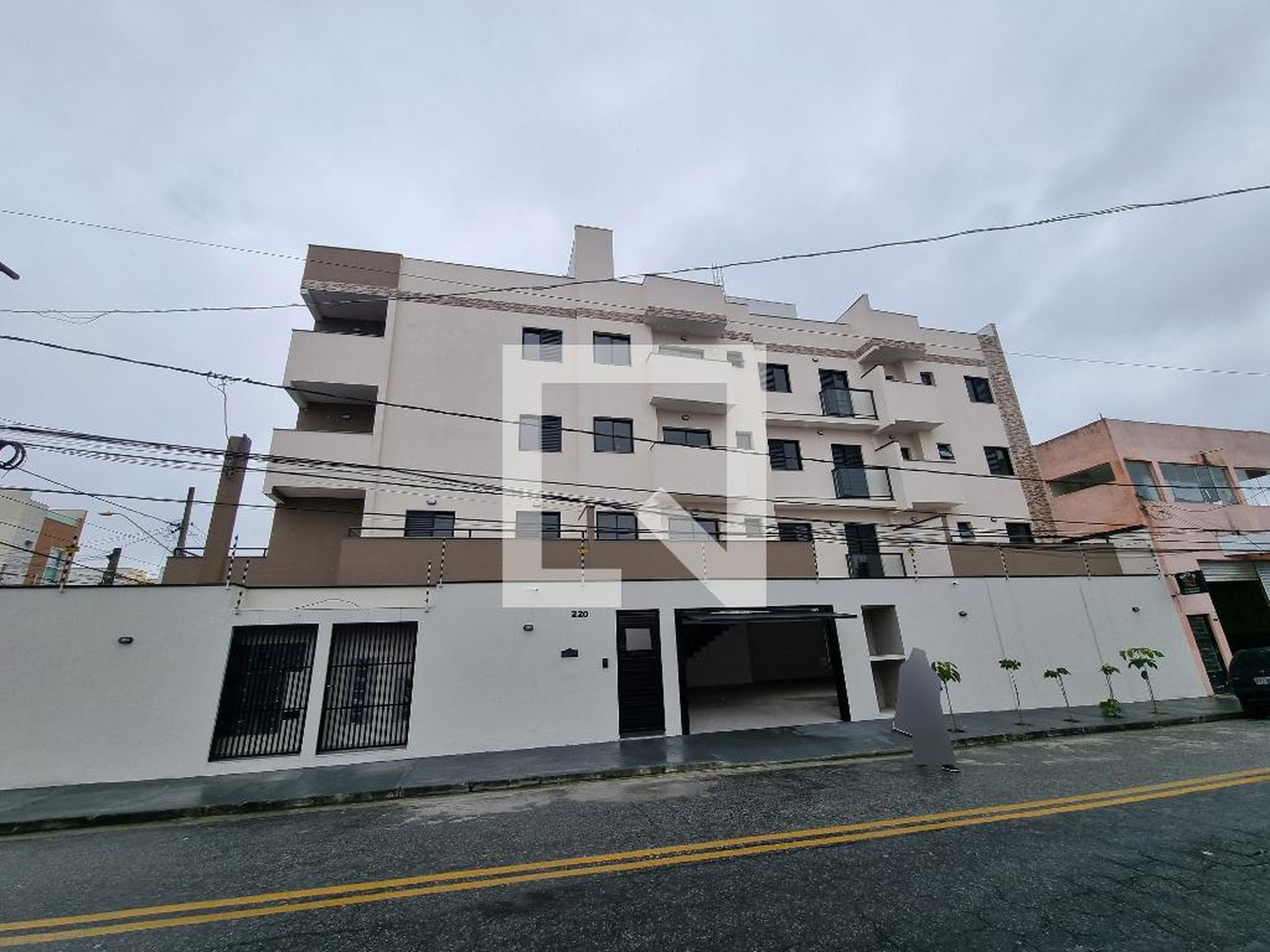 Fachada do Prédio Condomínio em Rua Vicente Linguanoto, 220
