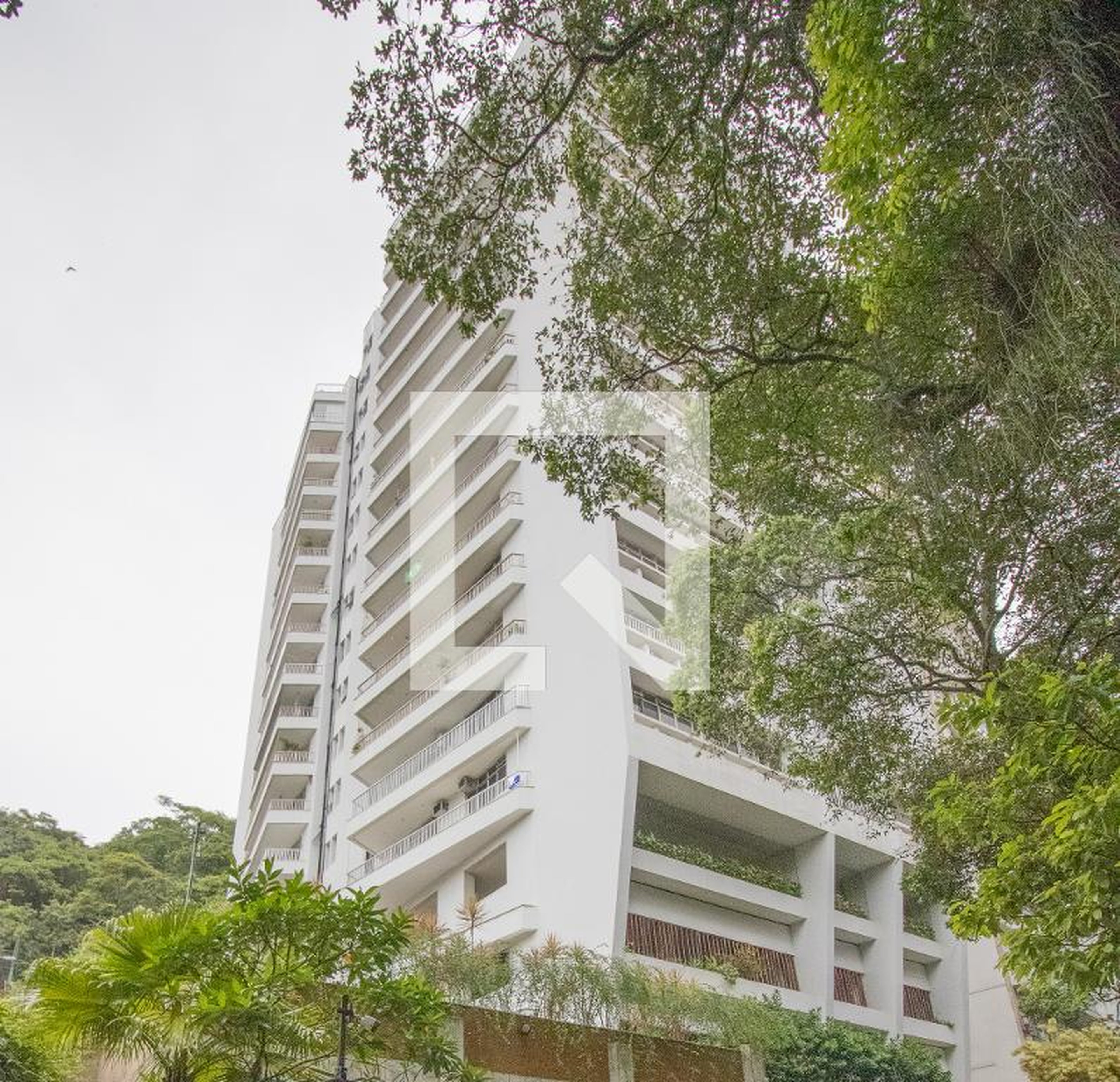 Fachada Edifício Vert Blanc Rouge