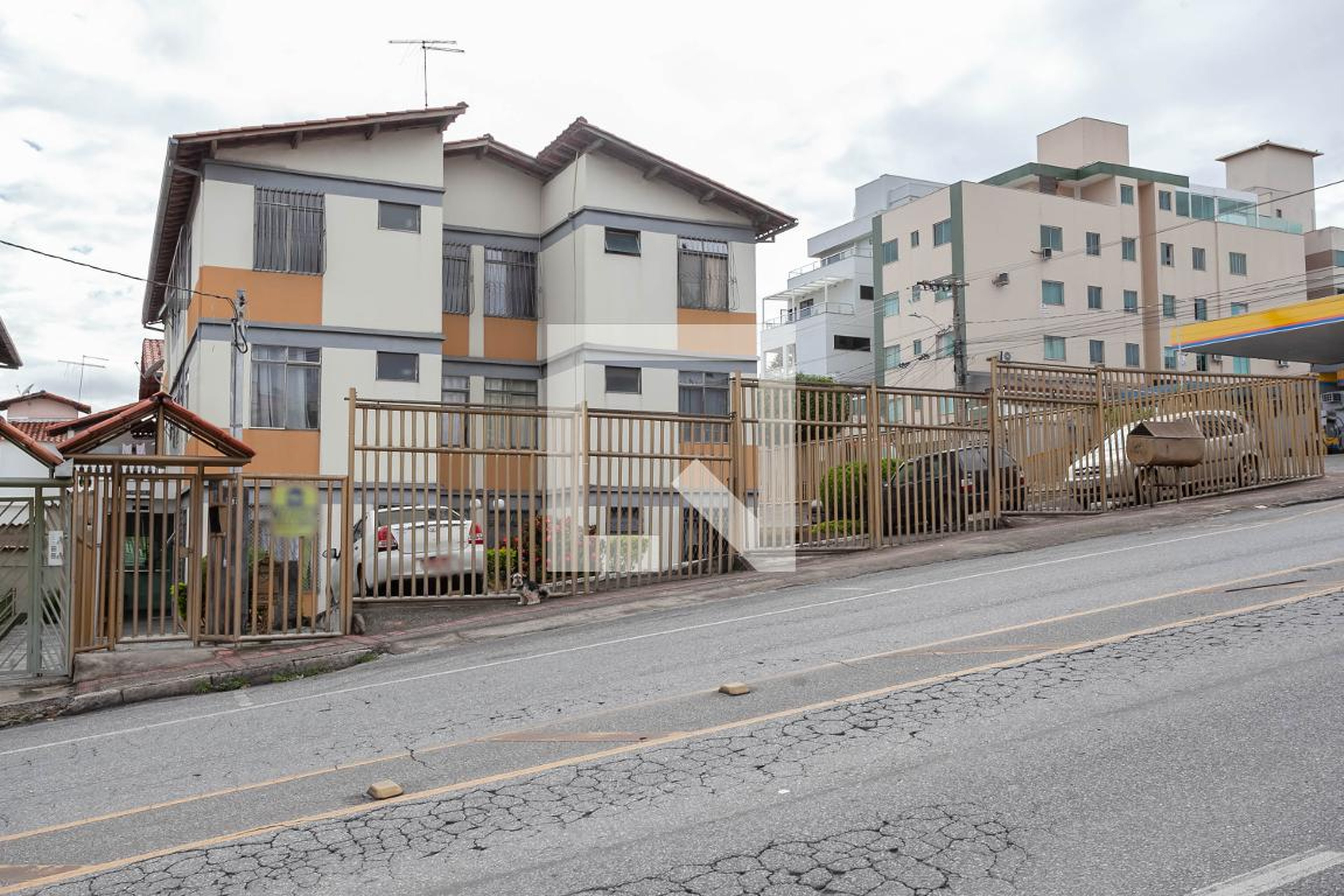 Fachada do prédio Condomínio em Avenida Serrana, 788