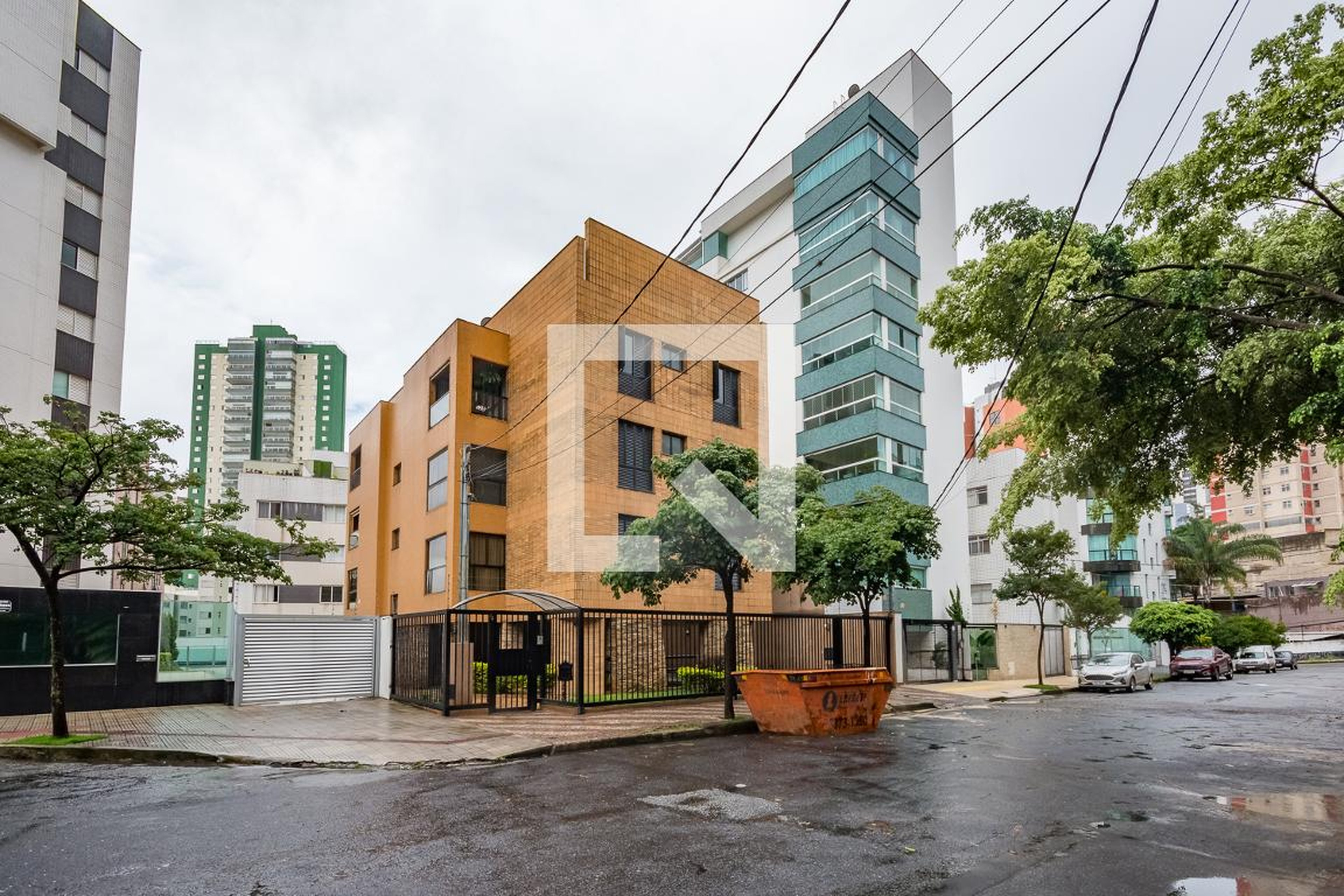 Fachada Condomínio em Rua Doadora Eliane Stancioli, 64