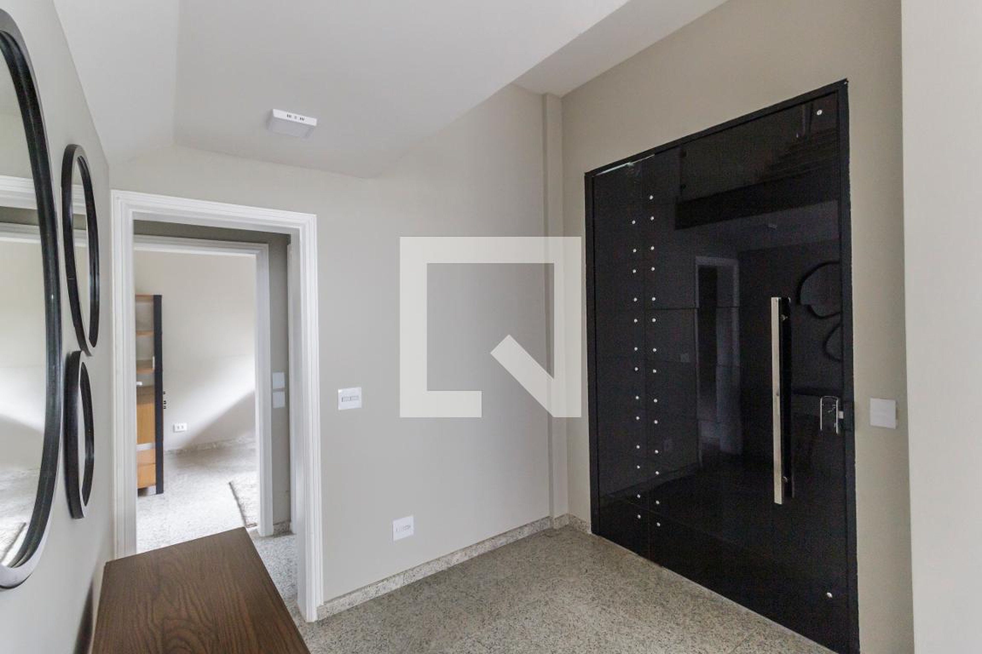 Hall de entrada Condomínio em Alameda Jaú, 241