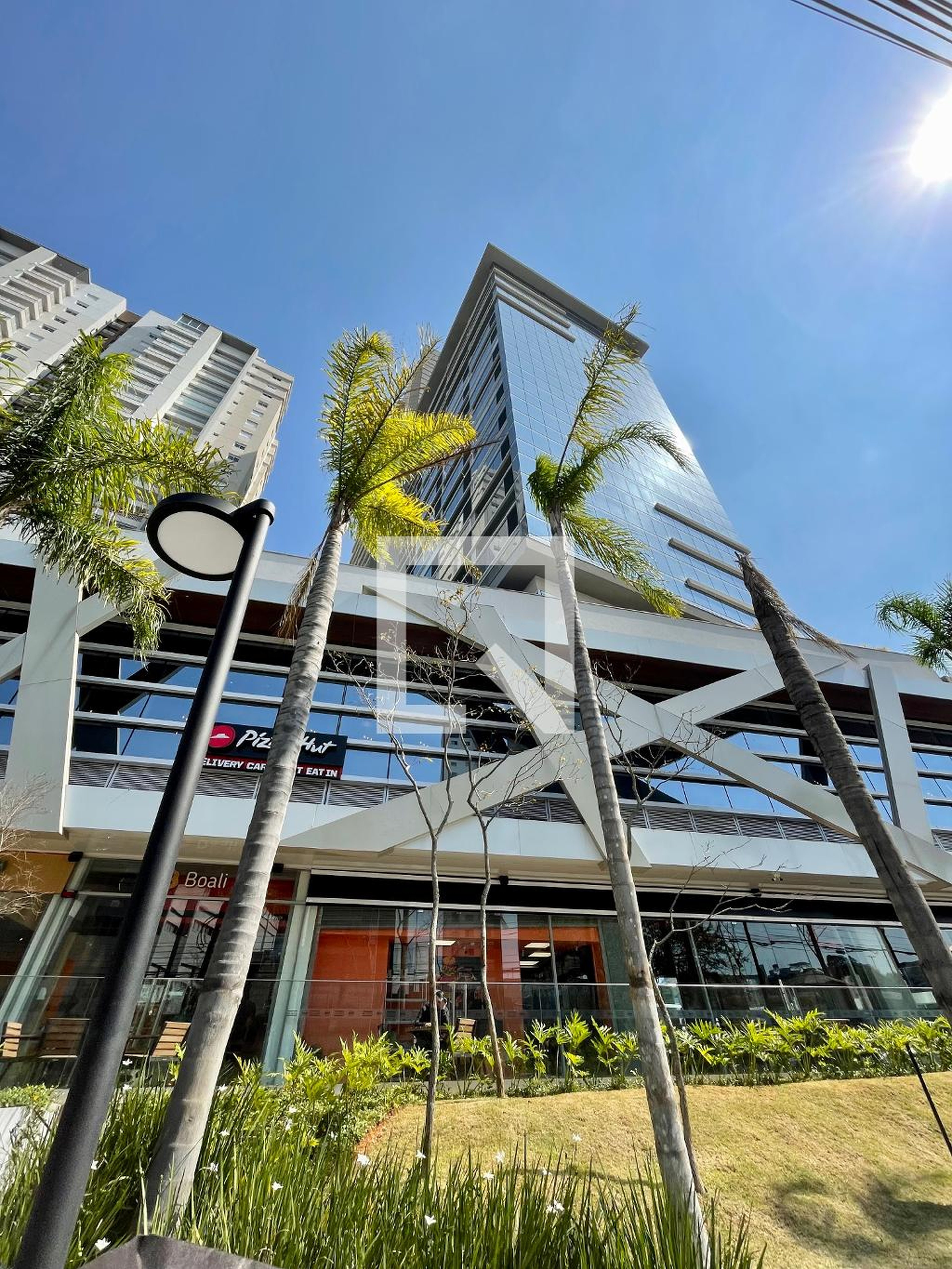 Fachada Condomínio em Avenida Paulo Faccini, 905