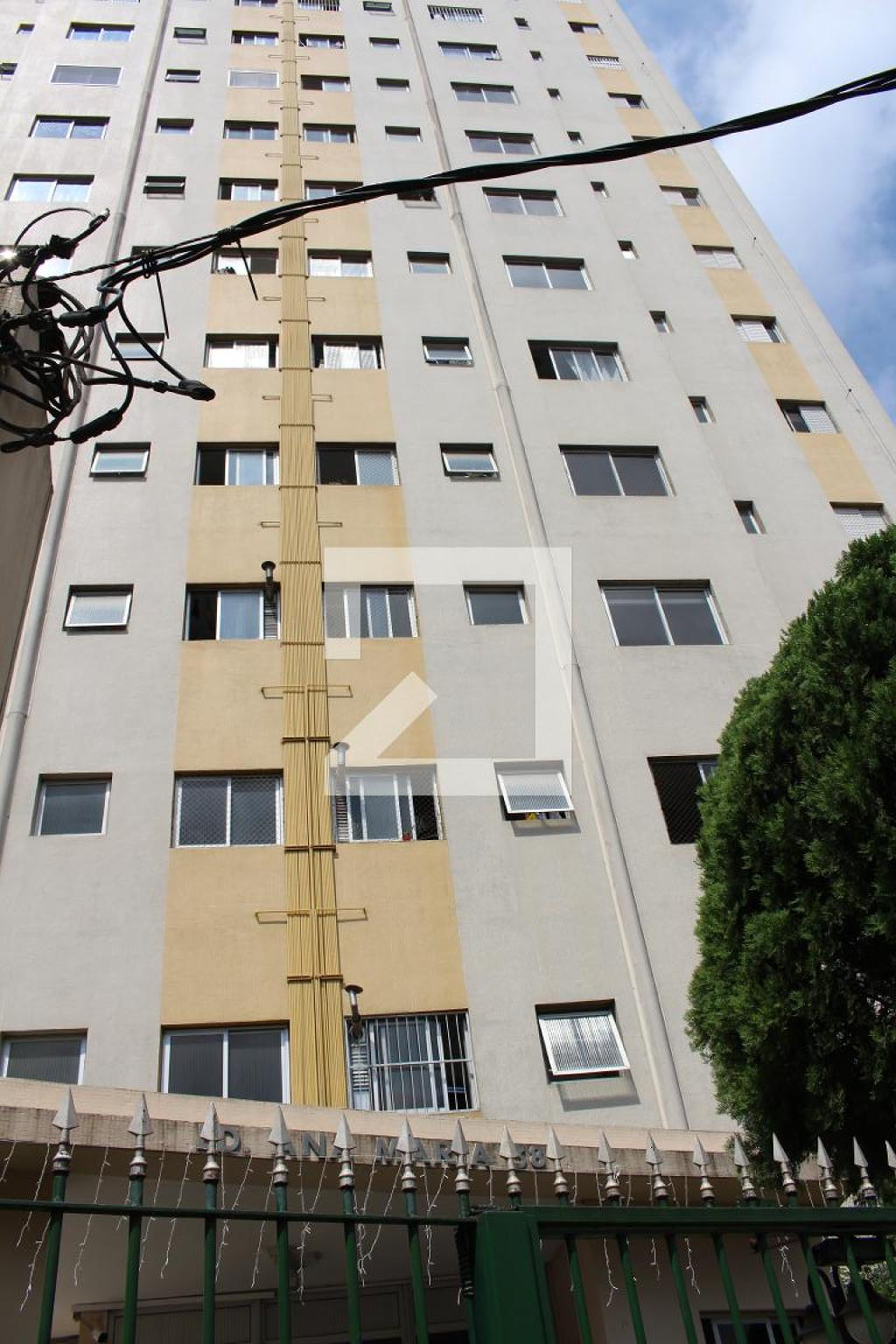 Fachada do Prédio Condomínio em Ladeira Velha, 62