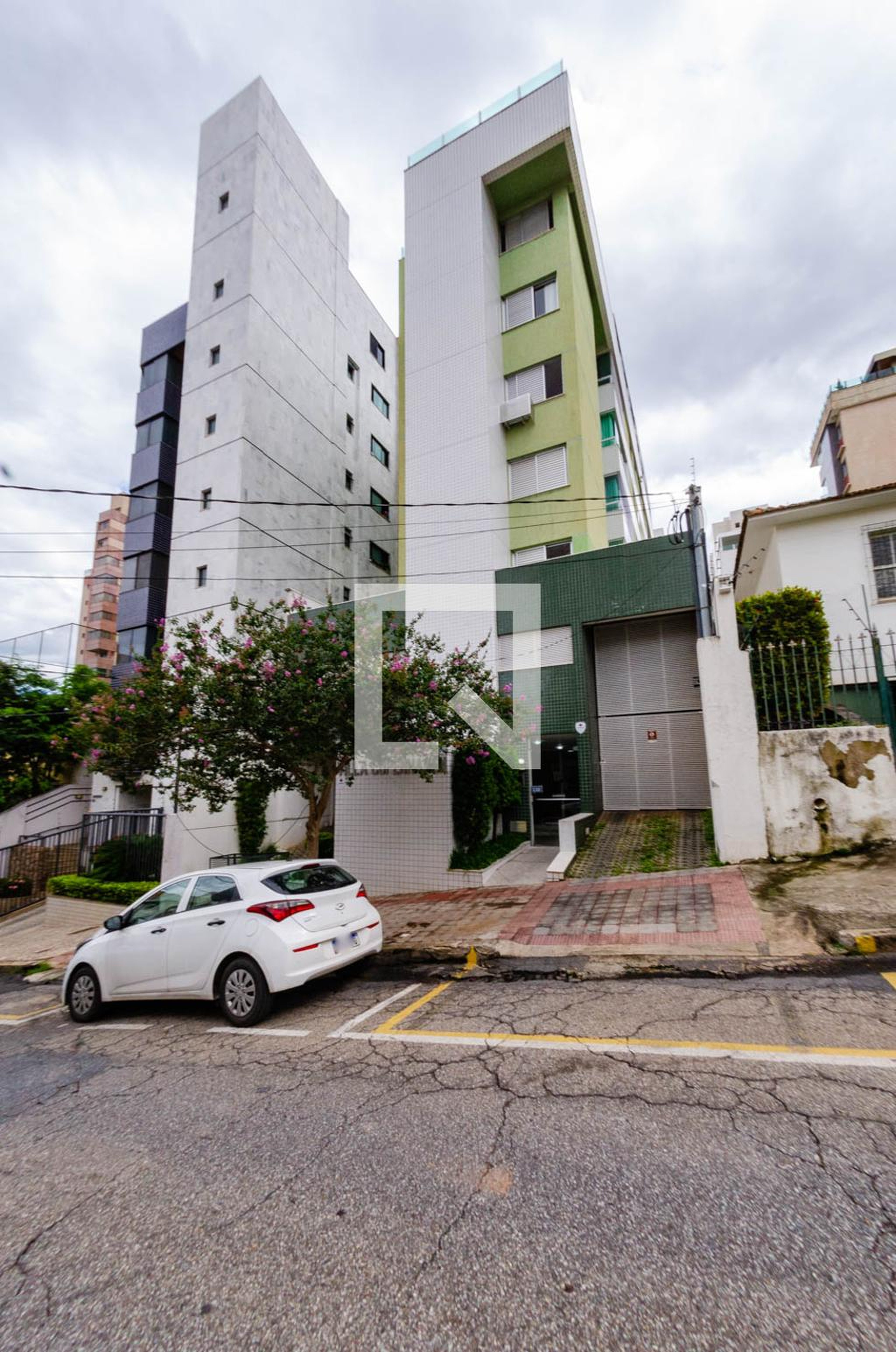 Fachada Condomínio em Rua Ludgéro Dolabela, 138