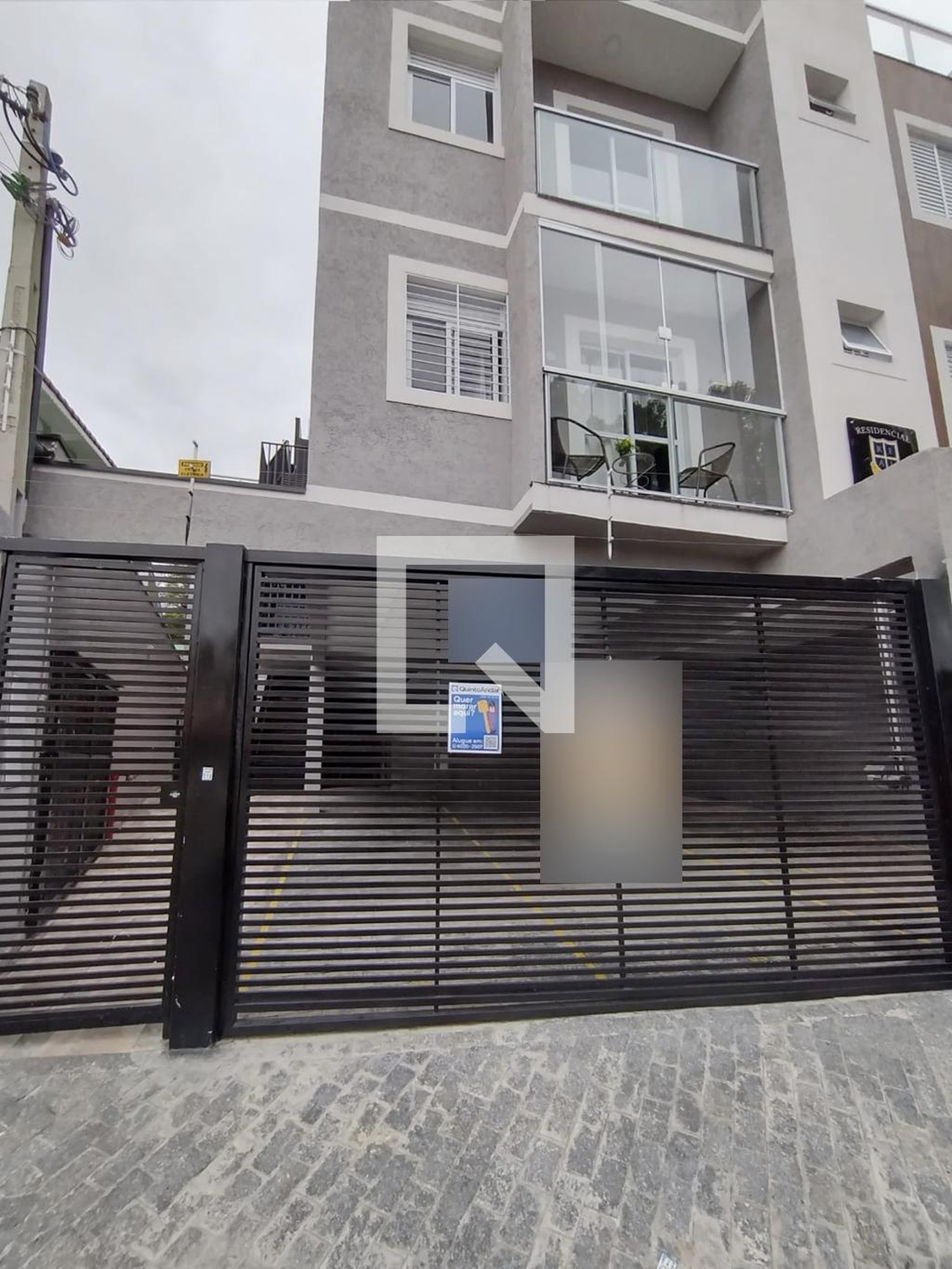 Fachada Condomínio em Rua Ângelo Calandrino, 36