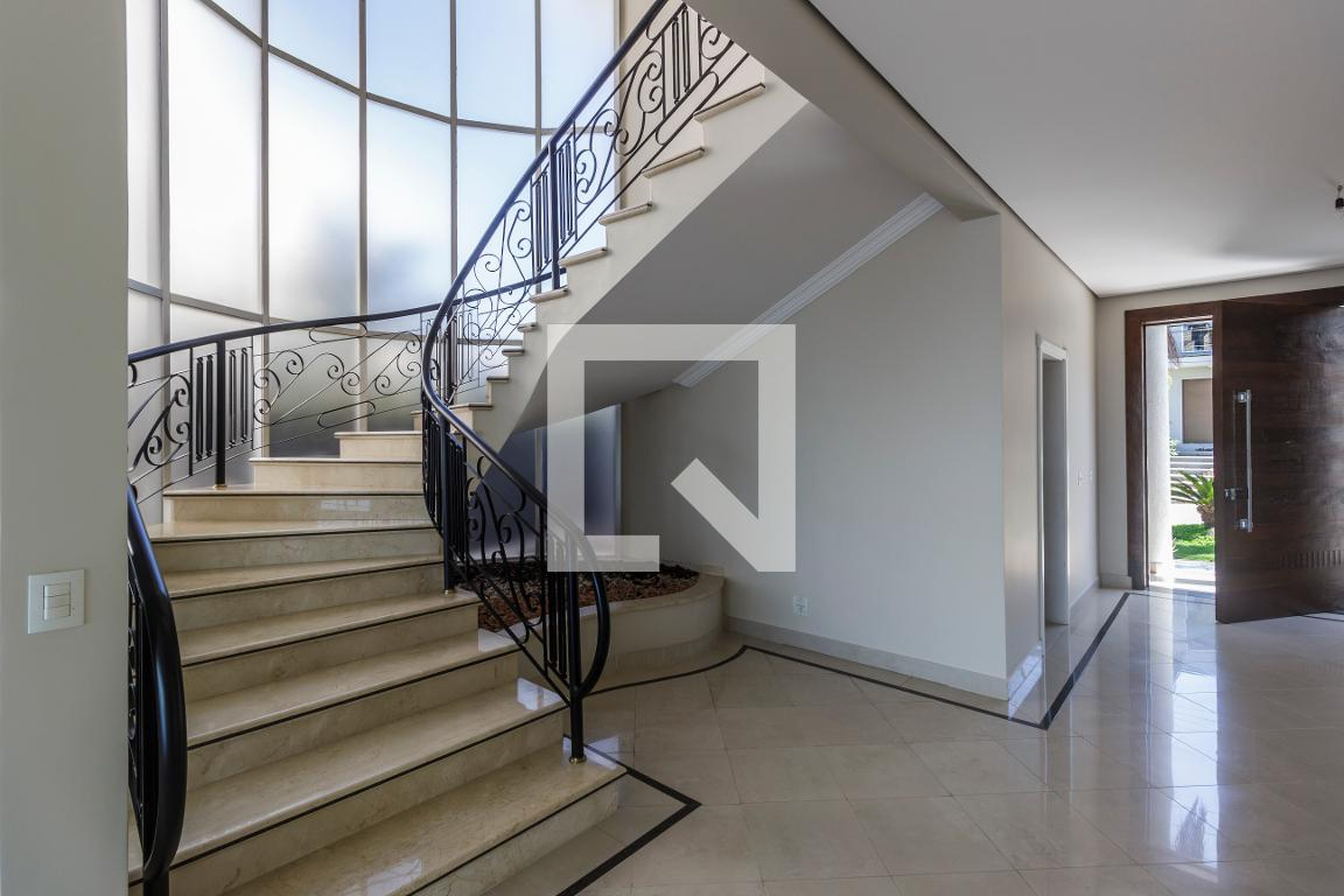 Hall de entrada Condomínio em Alameda Nhambiquaras, 81