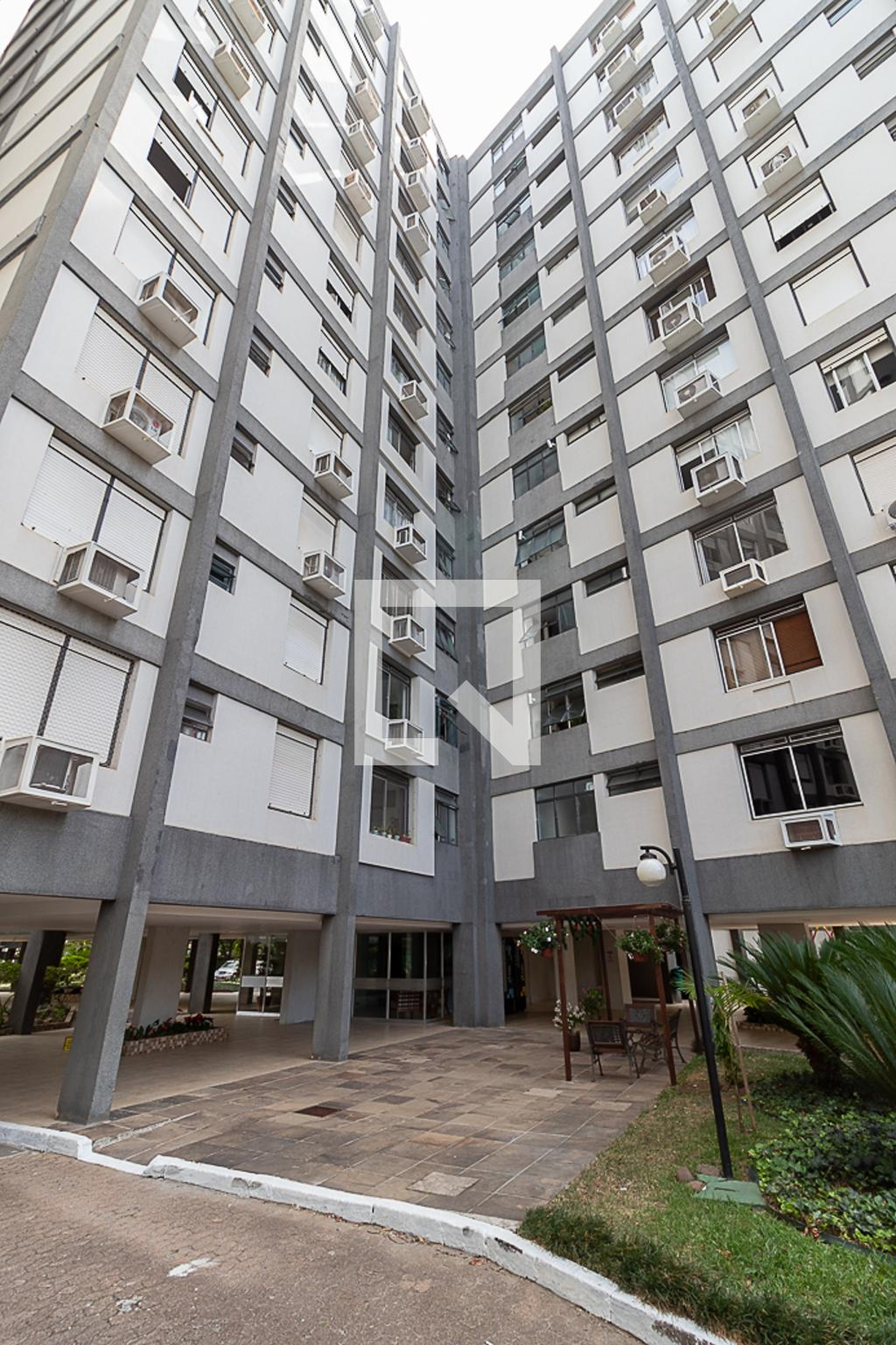 Fachada do Prédio Condomínio em Rua Anita Garibaldi, 2120/1211