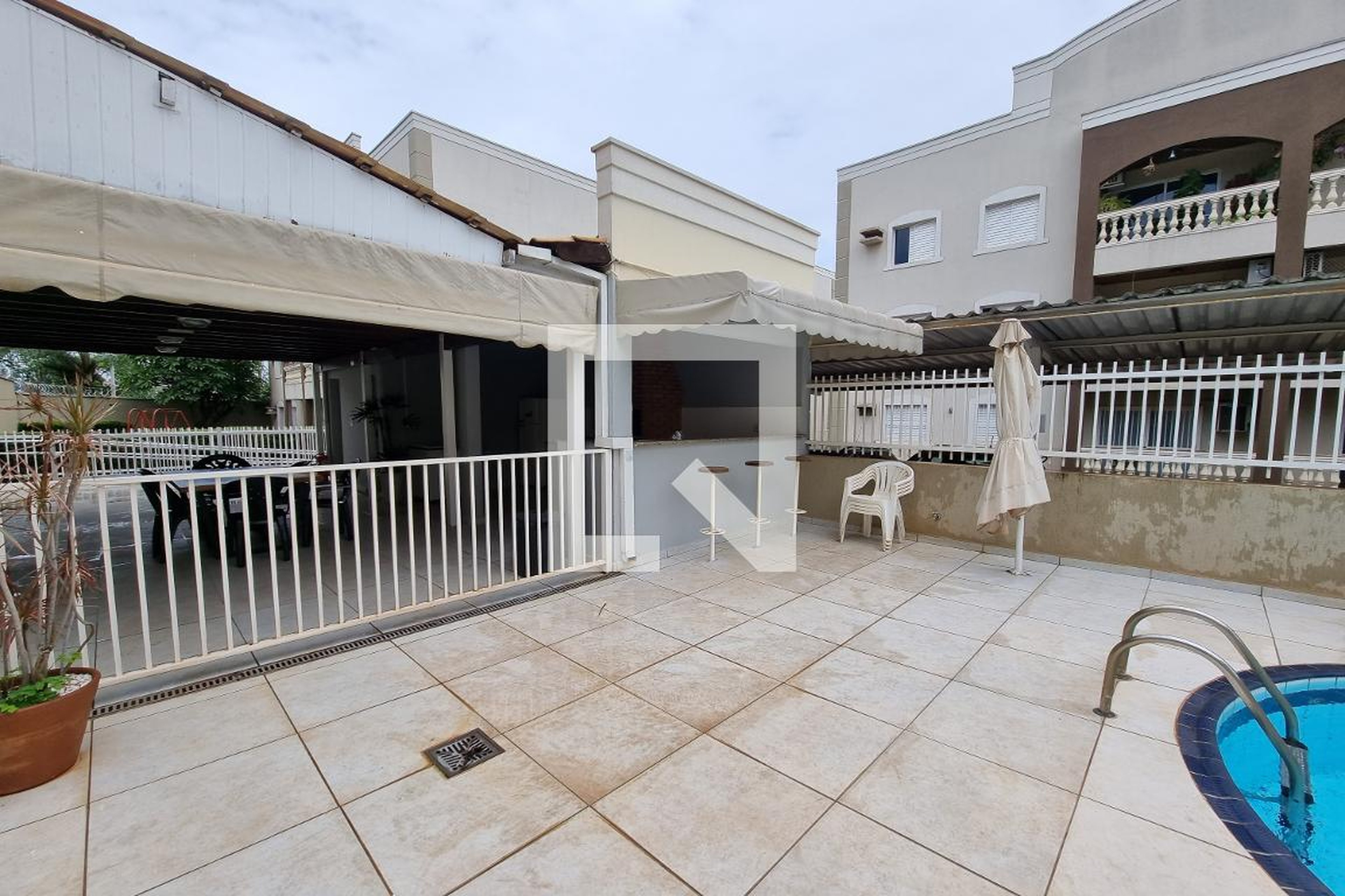 Piscina Condomínio em Rua José Benedito César, 120