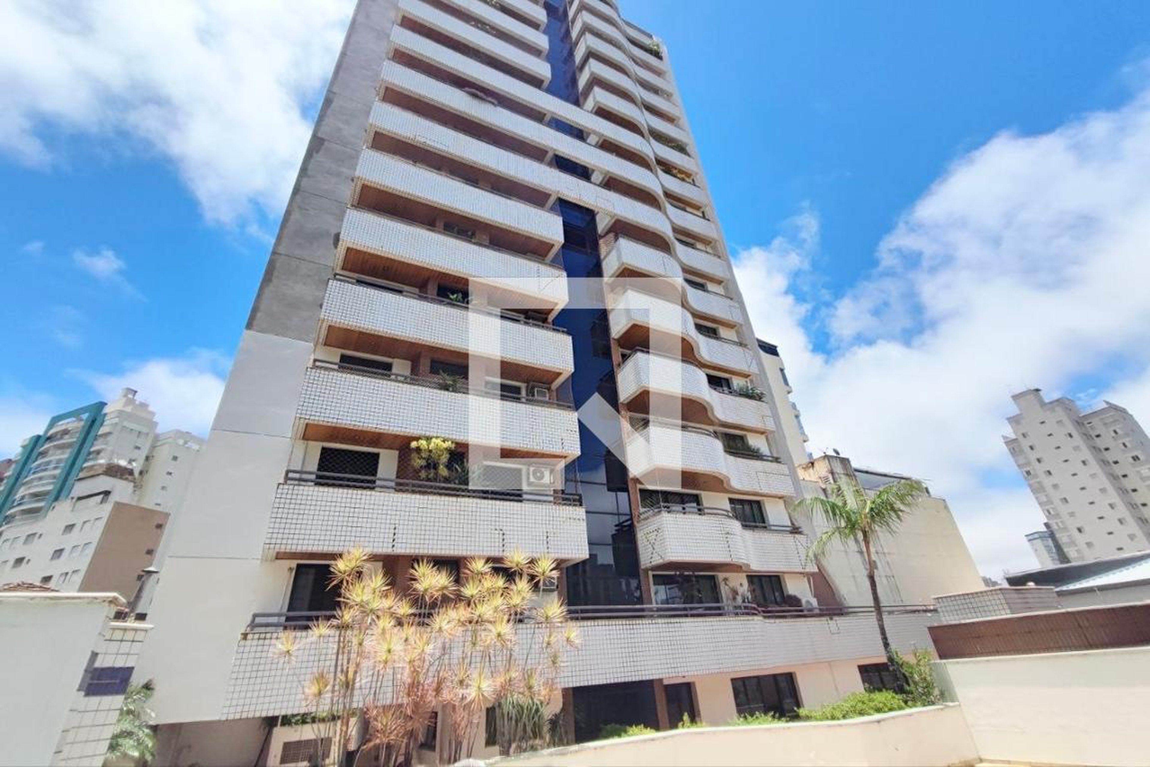 Fachada do Prédio Condomínio em Rua Santa Cruz, 474