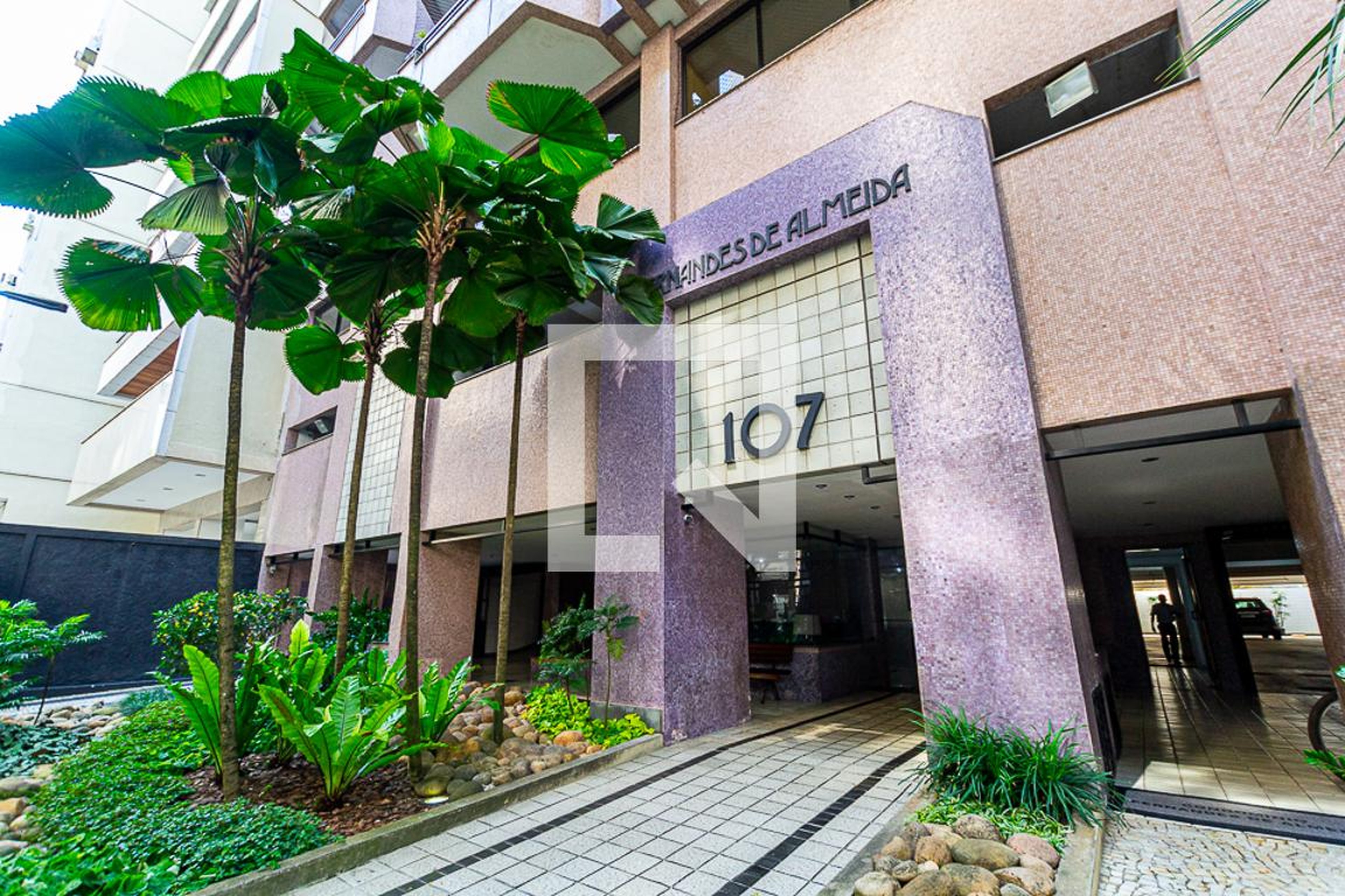 Entrada - Fernandes de Almeida