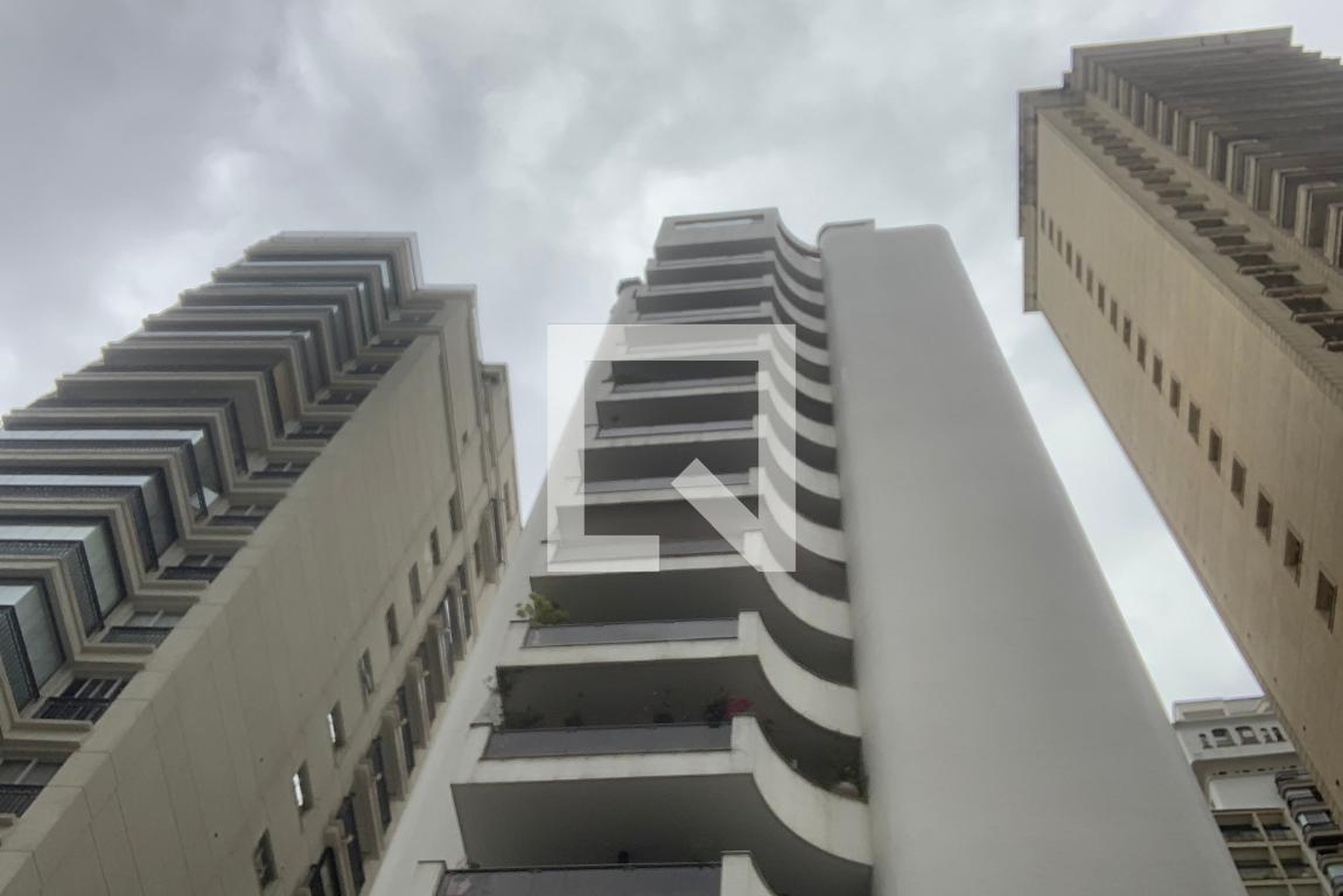 Fachada do Prédio Condomínio Quartier Latin