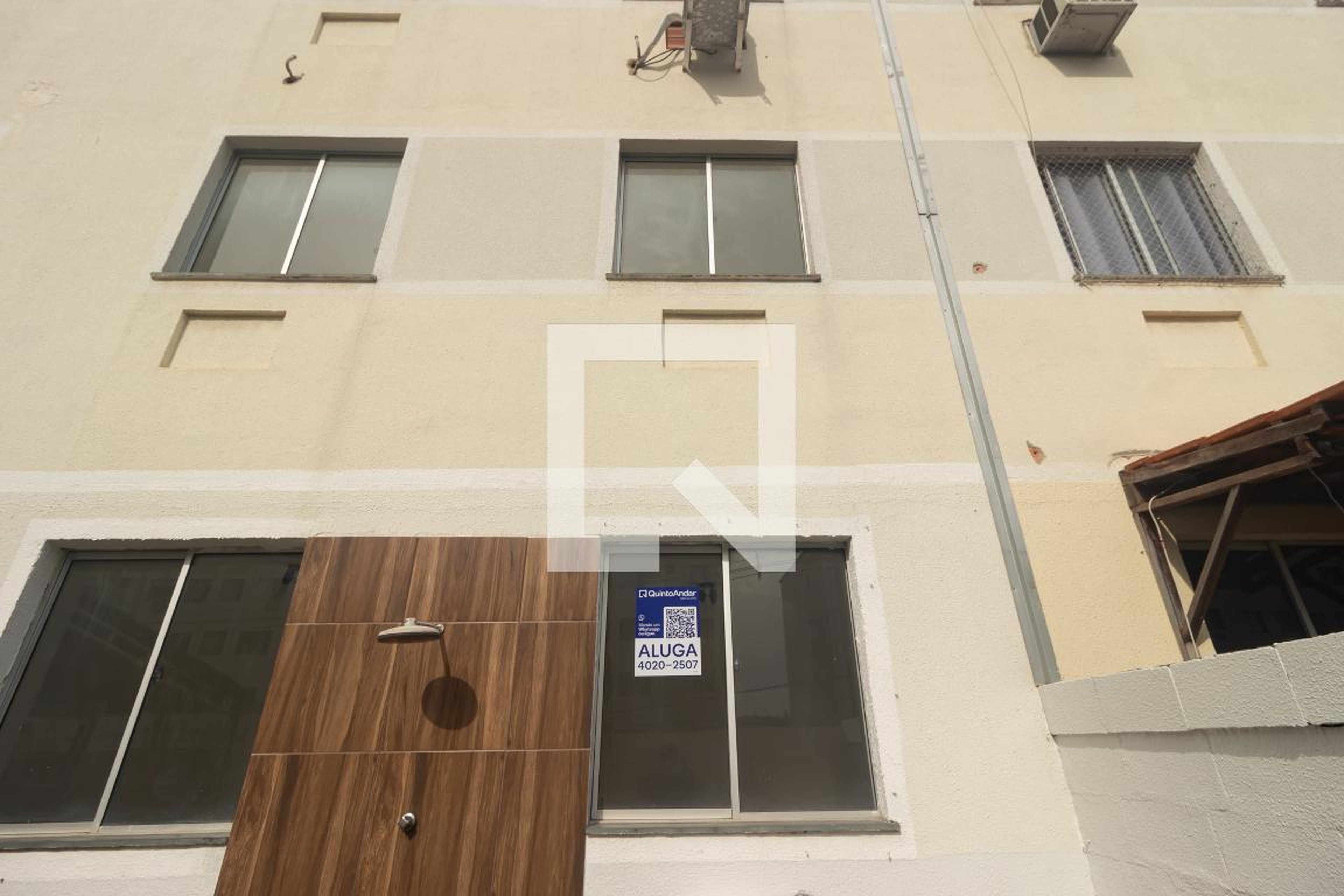 Fachada Condomínio em Estrada Rio São Paulo, 3000