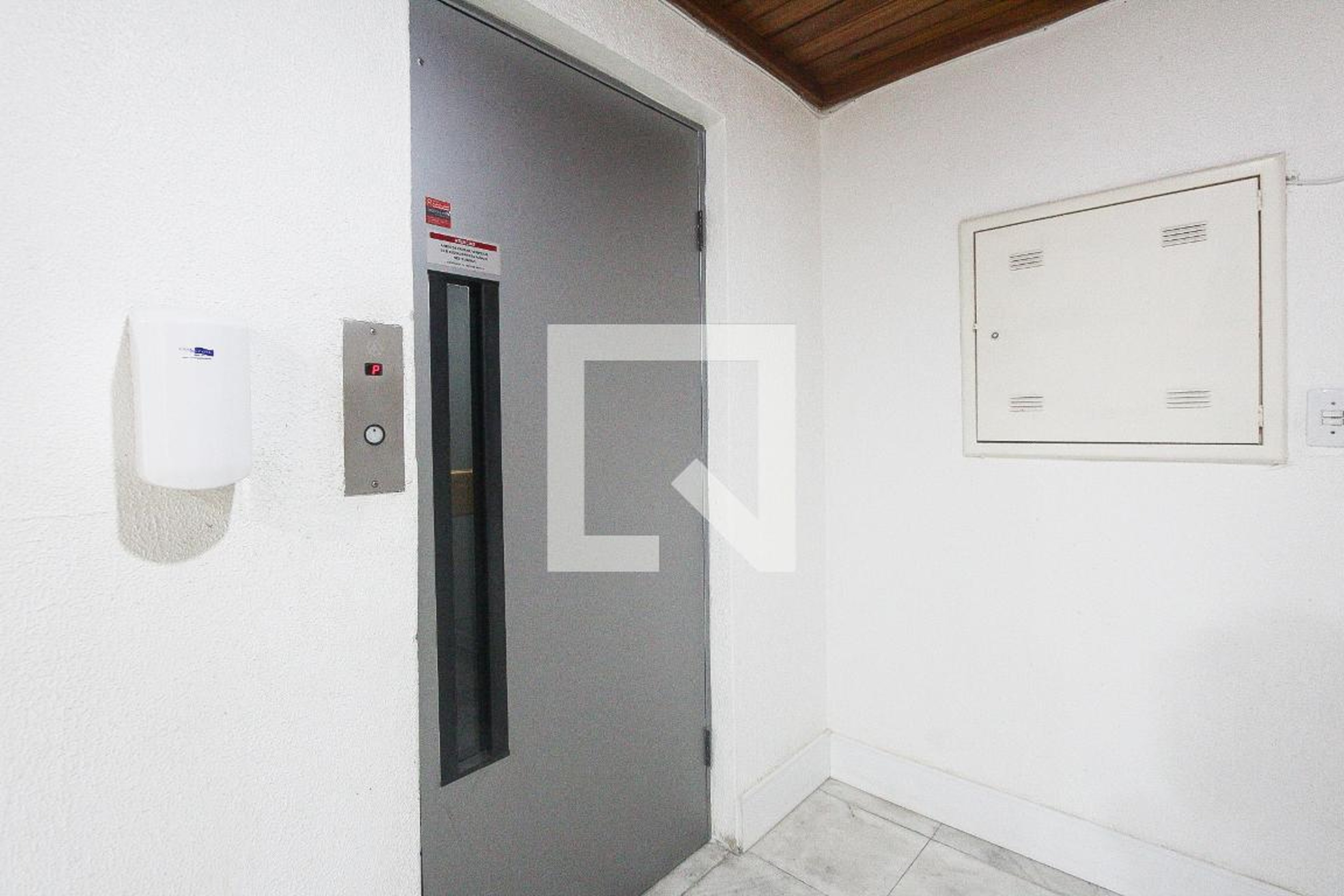 Elevador - Edificio Country South