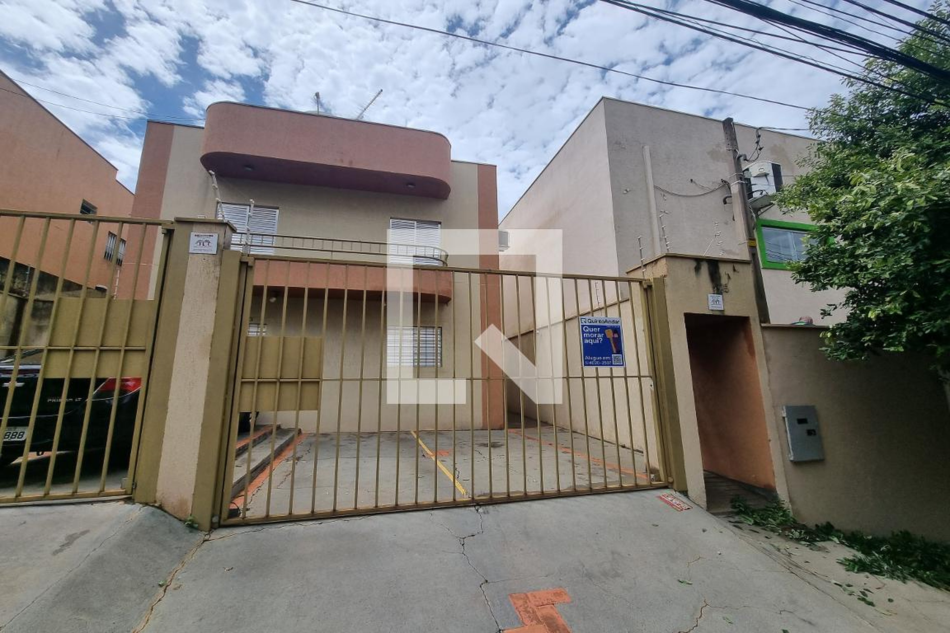 Fachada Condomínio em Rua Wanda Bastos Santiago, 125