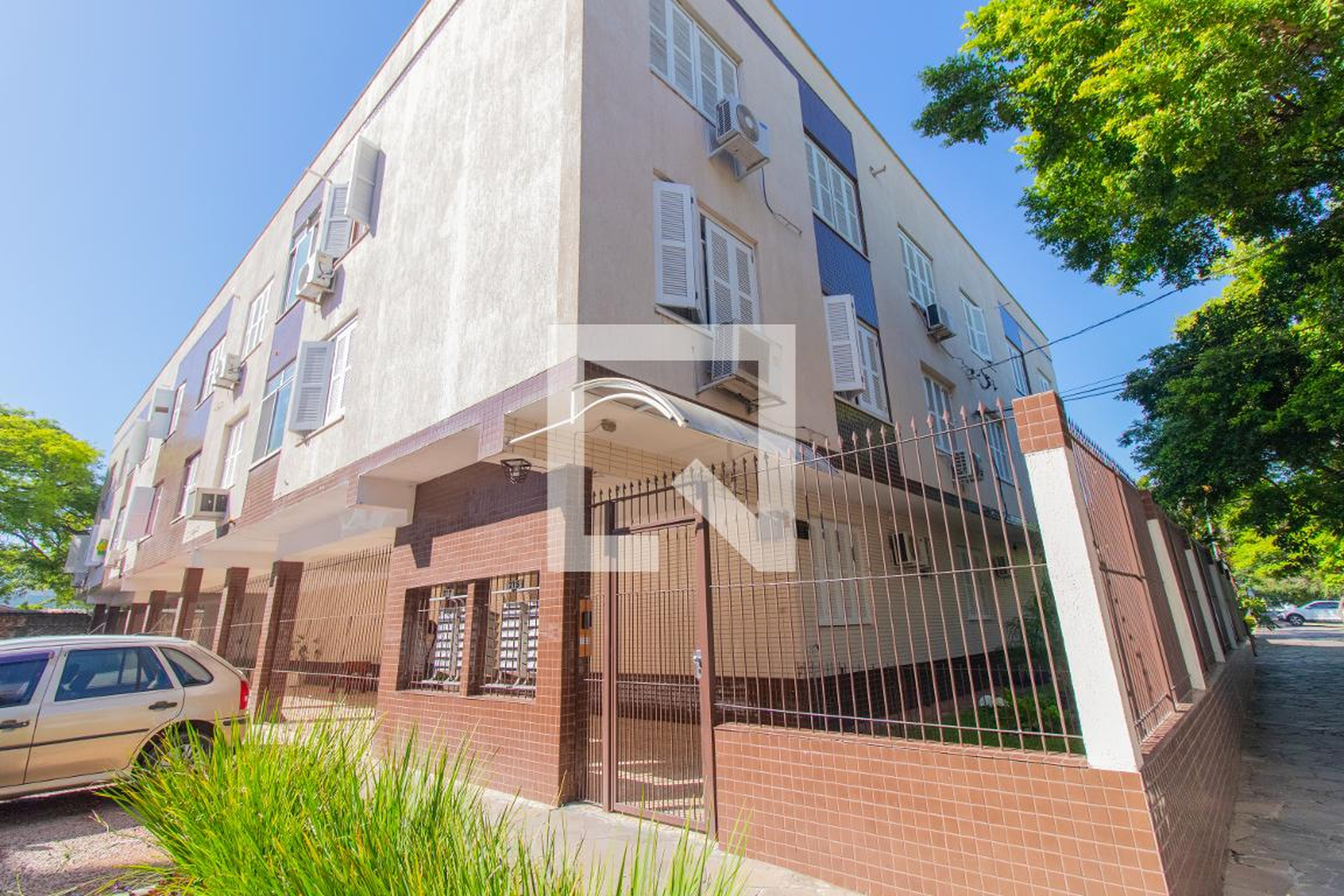 Fachada Condomínio em Rua Domingos Crescêncio, 217