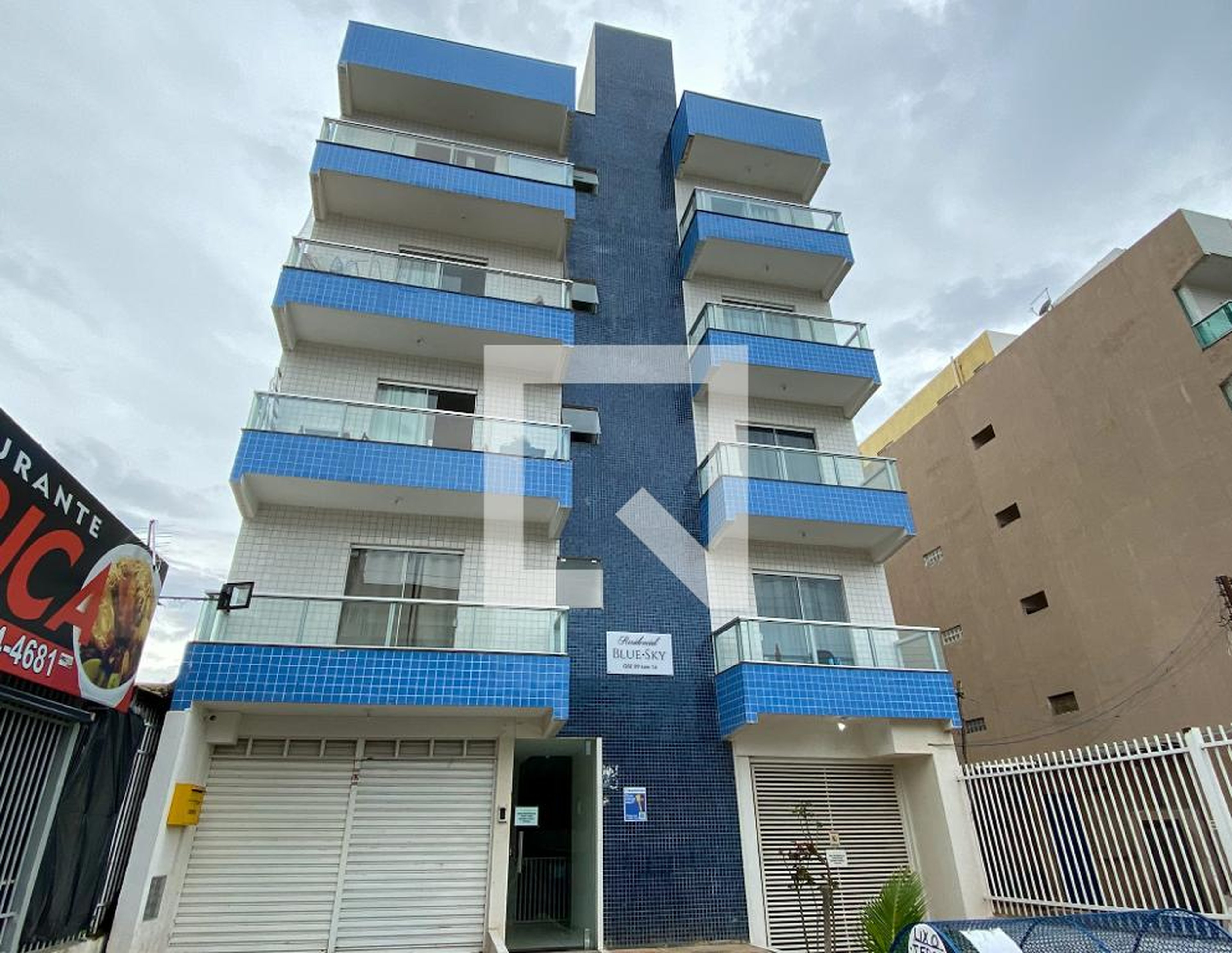 Fachada Condomínio em Qse 9, 14