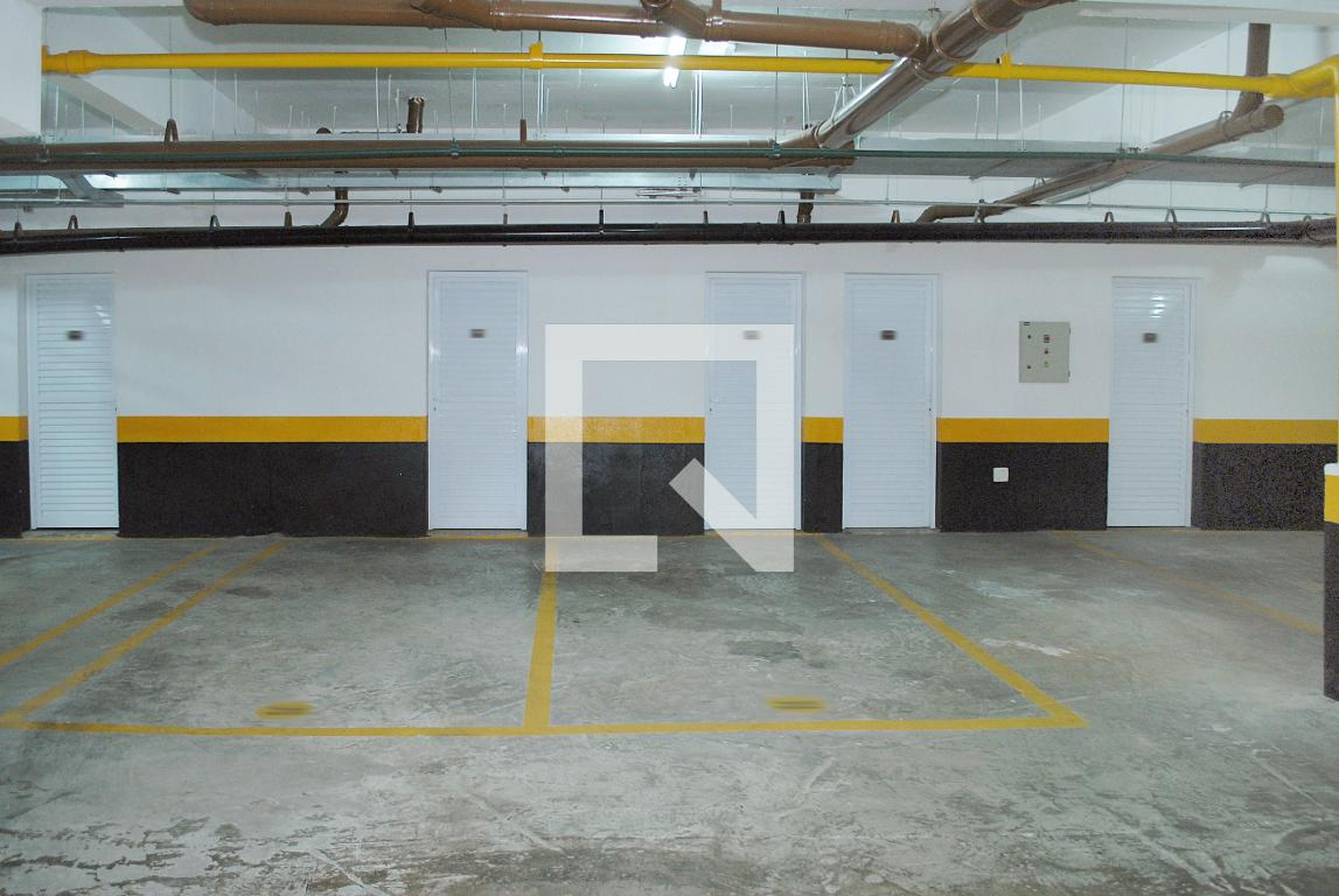 Estacionamento - Edifício Contemporâneo