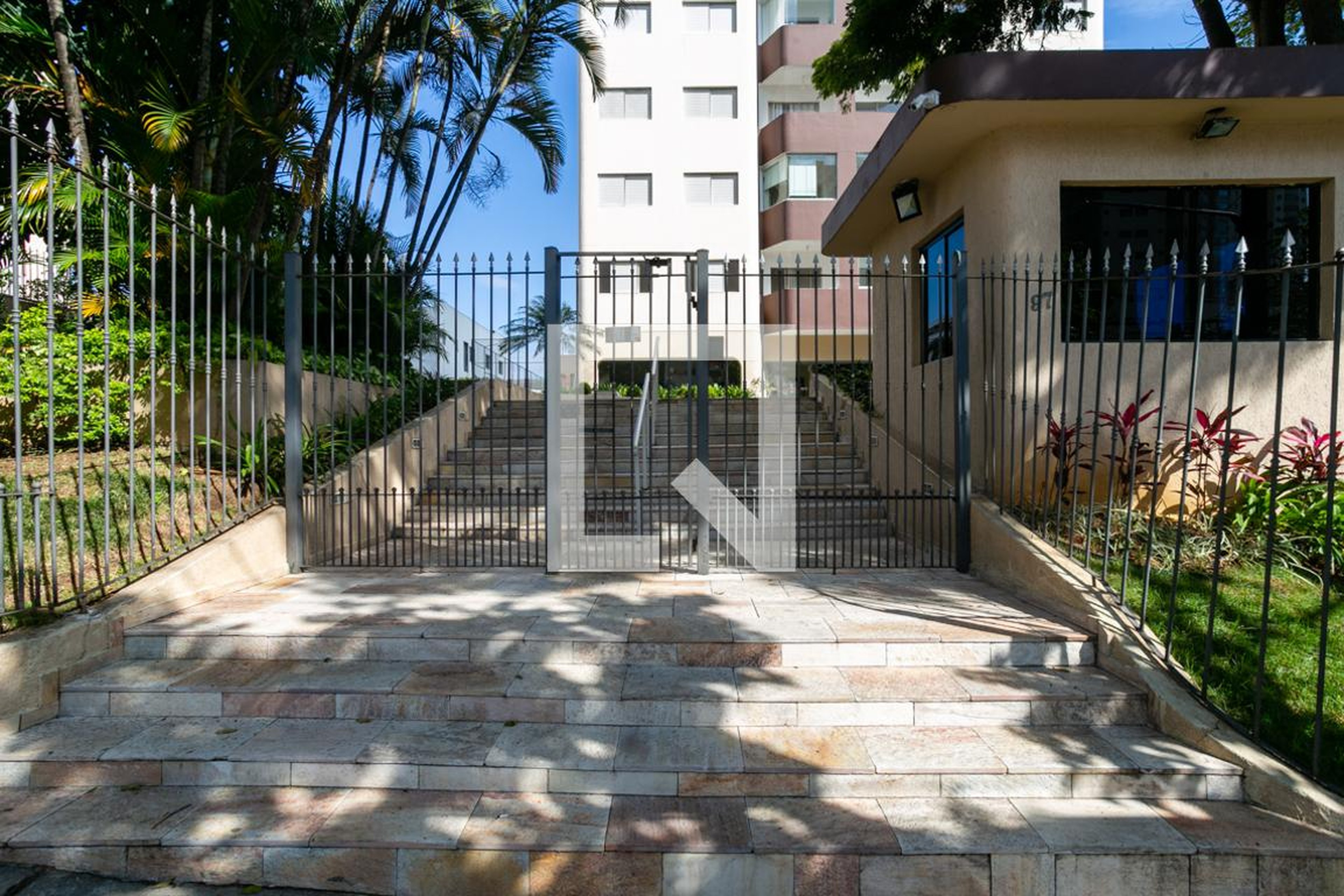 Fachada do condomínio Condomínio Carina