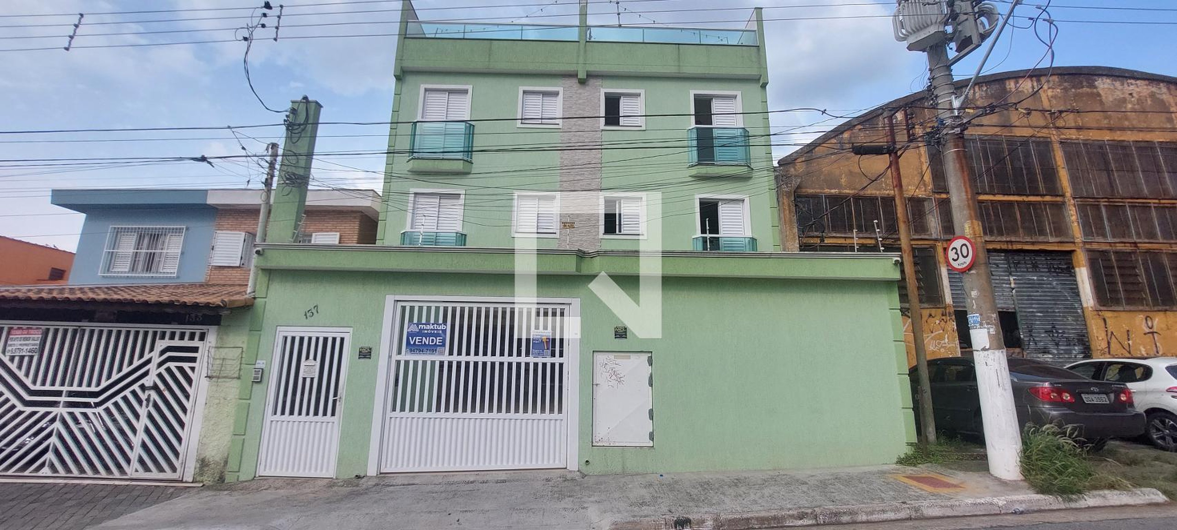 Fachada do Prédio Condomínio em Rua Cristóvão Colombo, 137