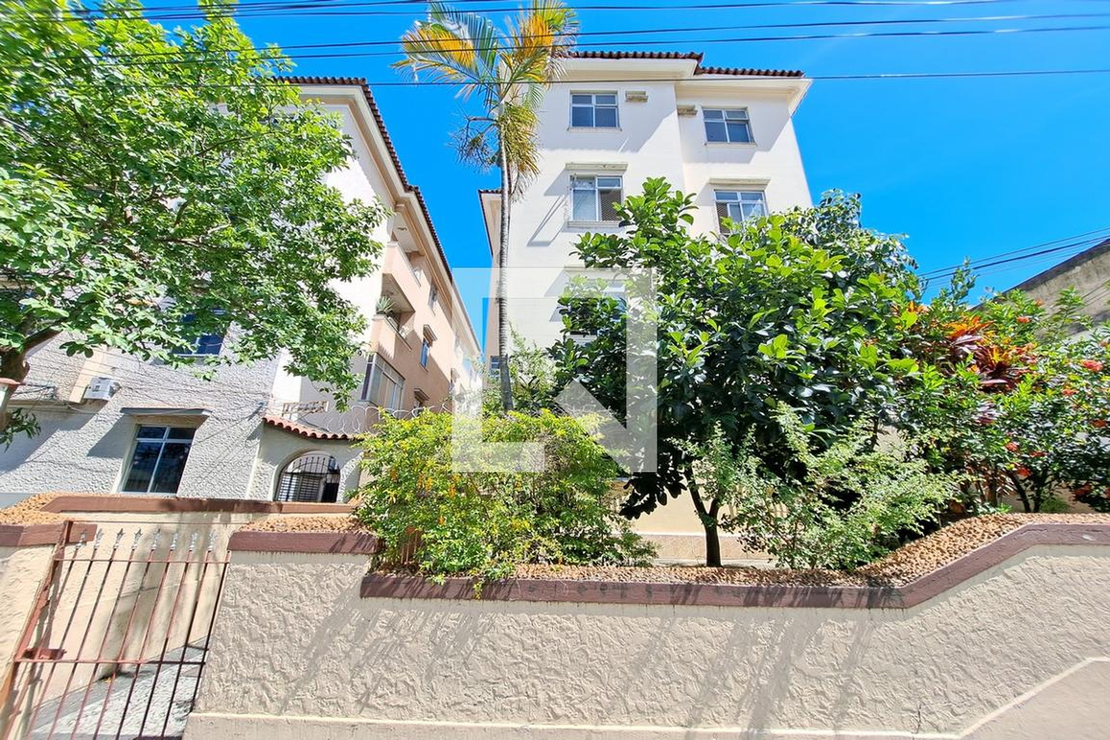 Fachada Condomínio em Rua Francisco Medeiros, 176