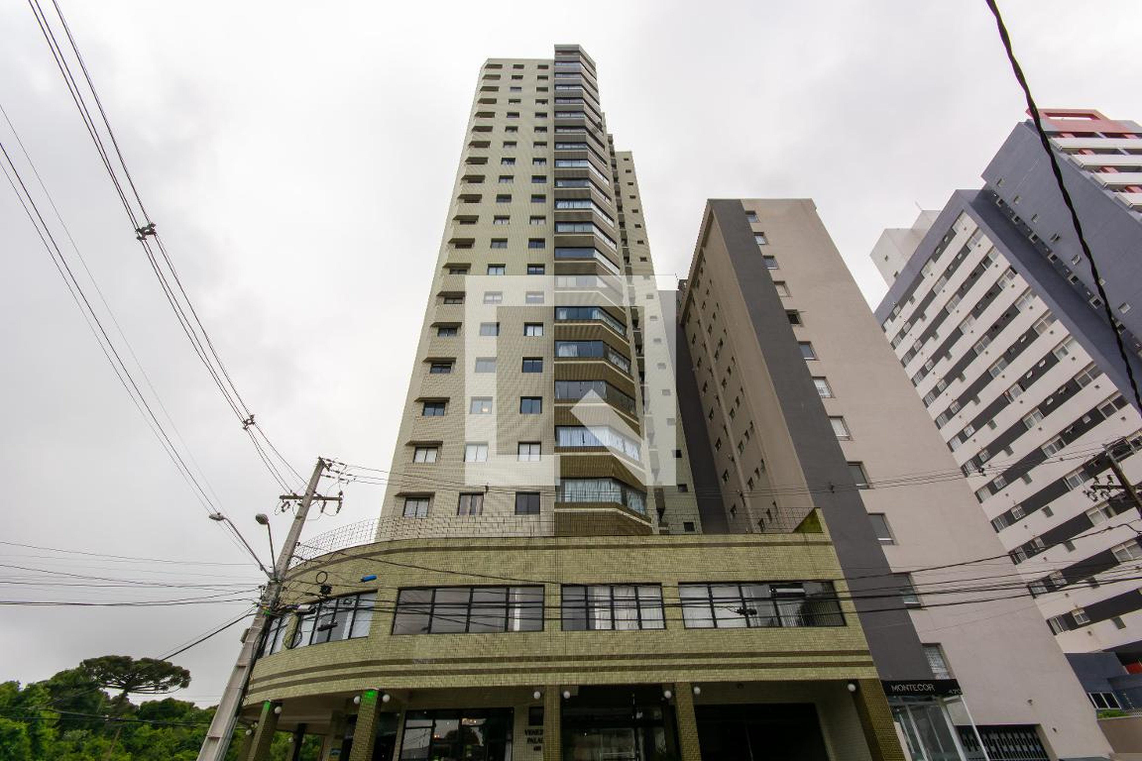 Fachada Condomínio Veneziana Palace