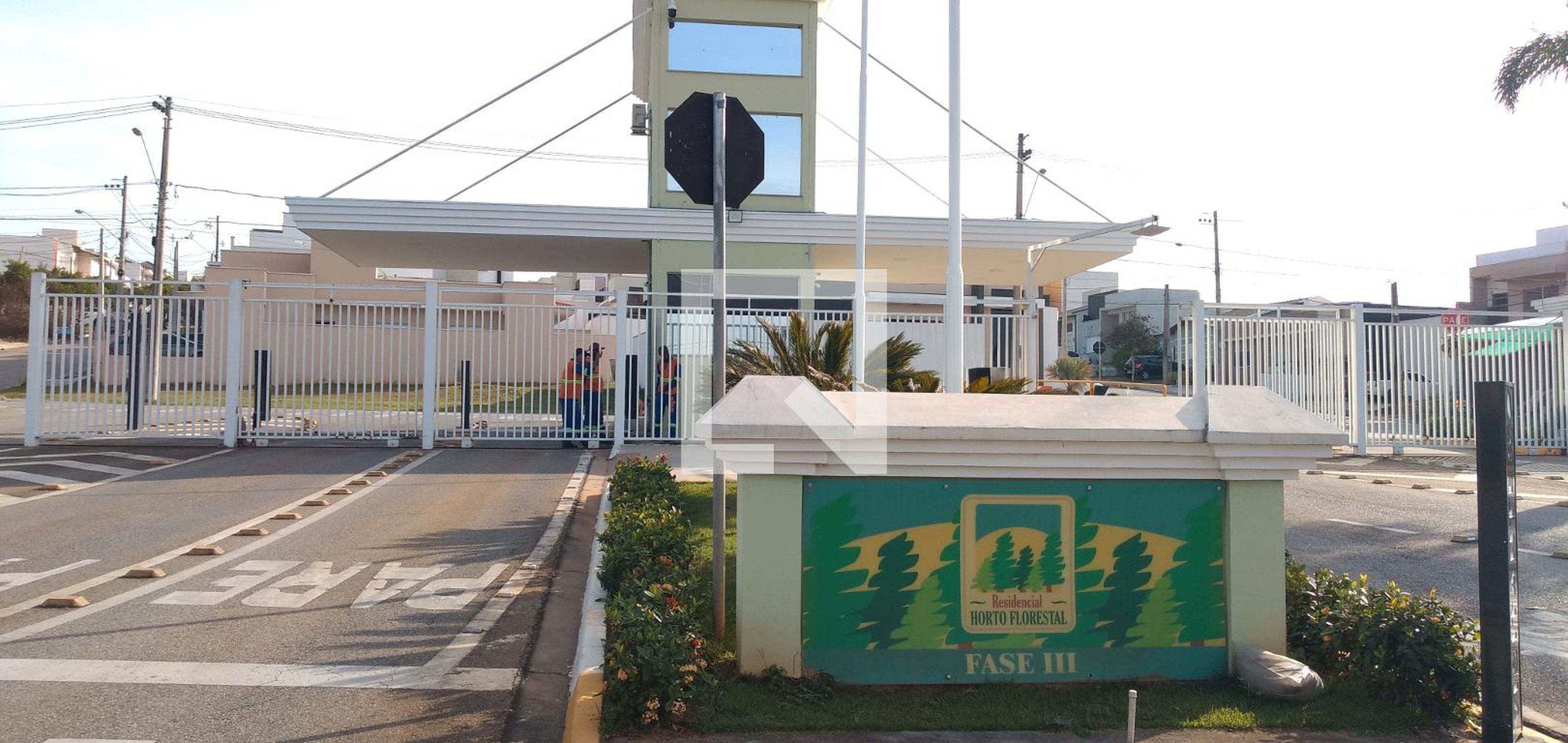 Fachada do Condomínio Condomínio em Rua Mário Ossamu Kubo Horto Florestal, 72