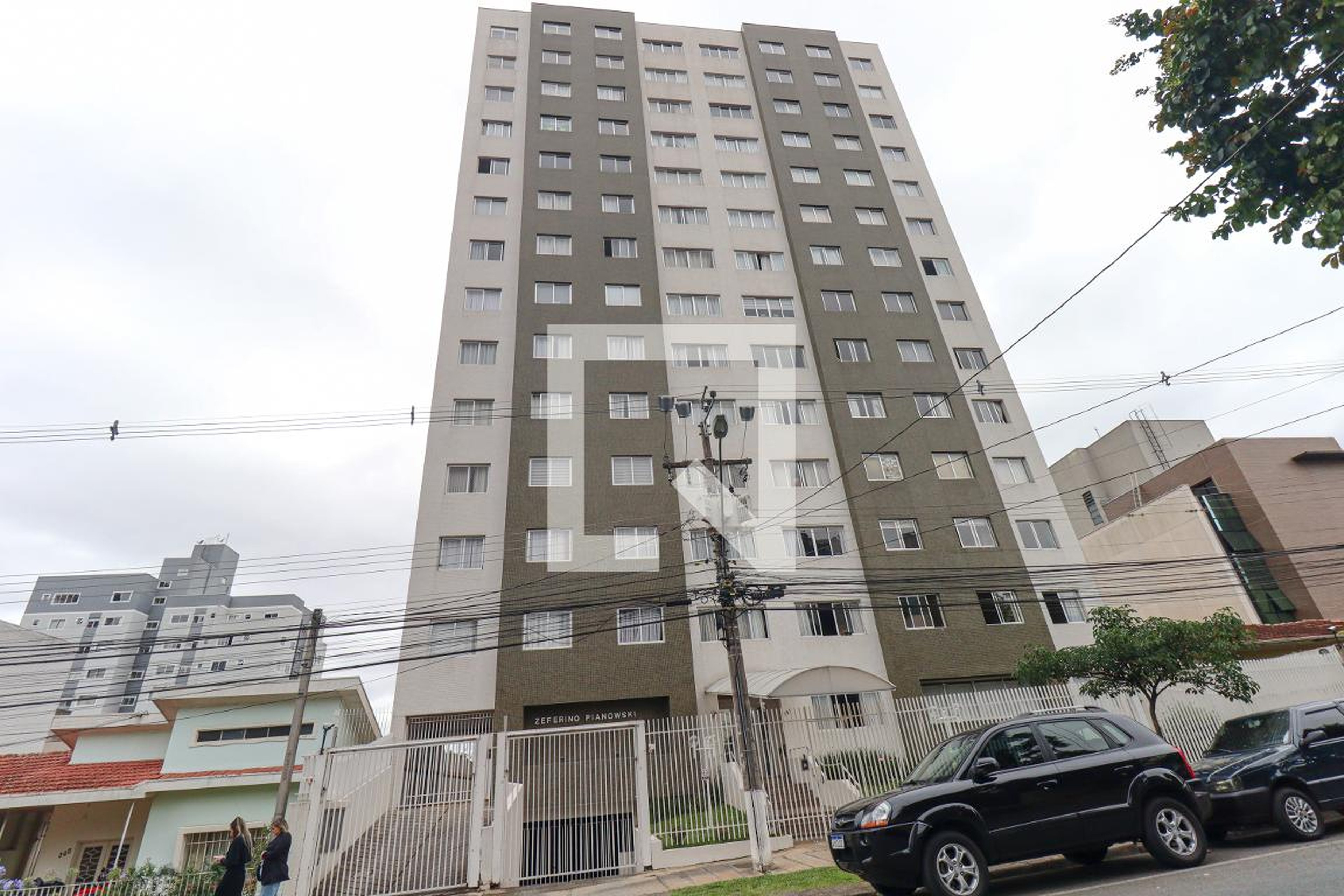 Fachada do Condomínio Edifício Zeferino Pianowski