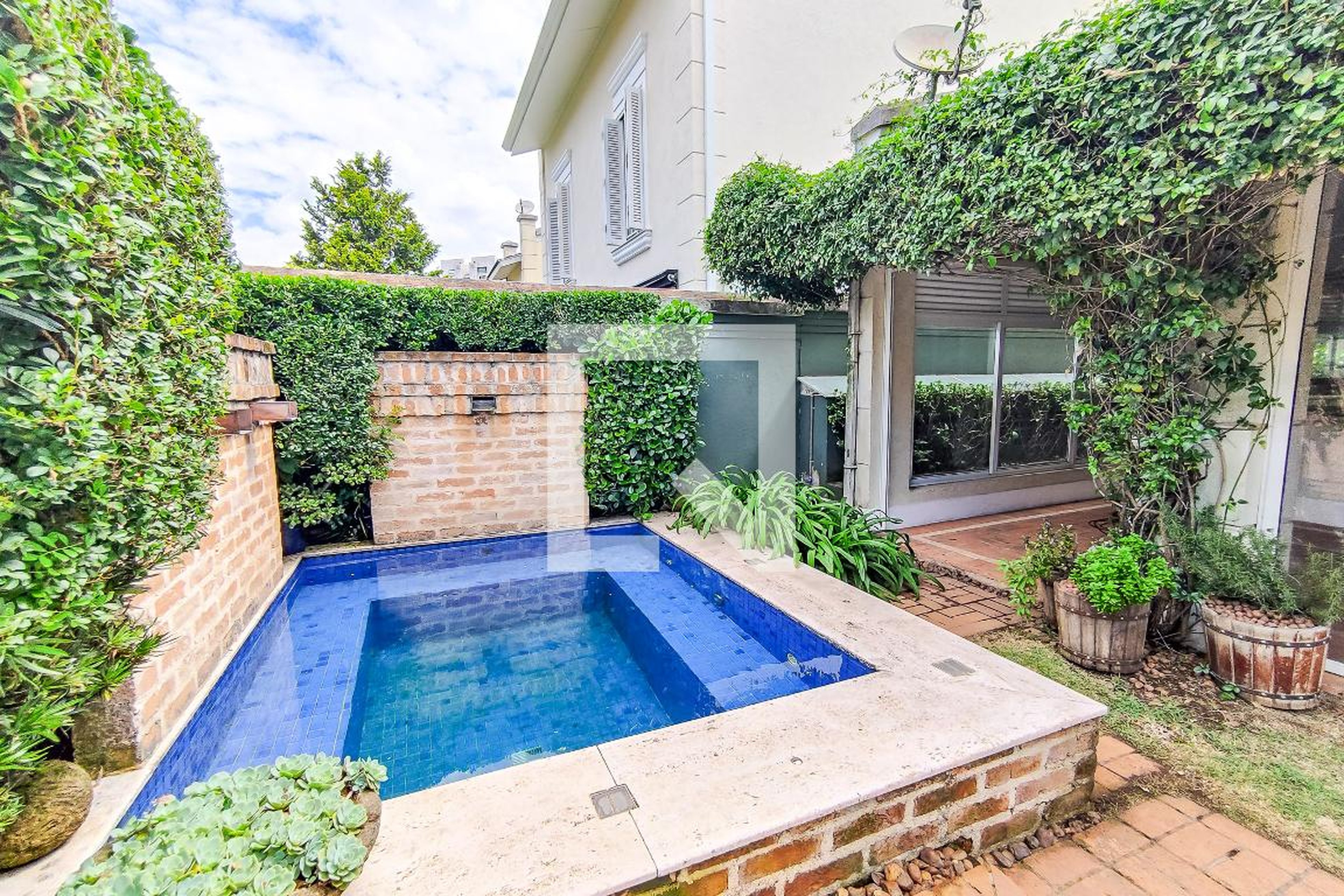 Piscina - Raffles Village