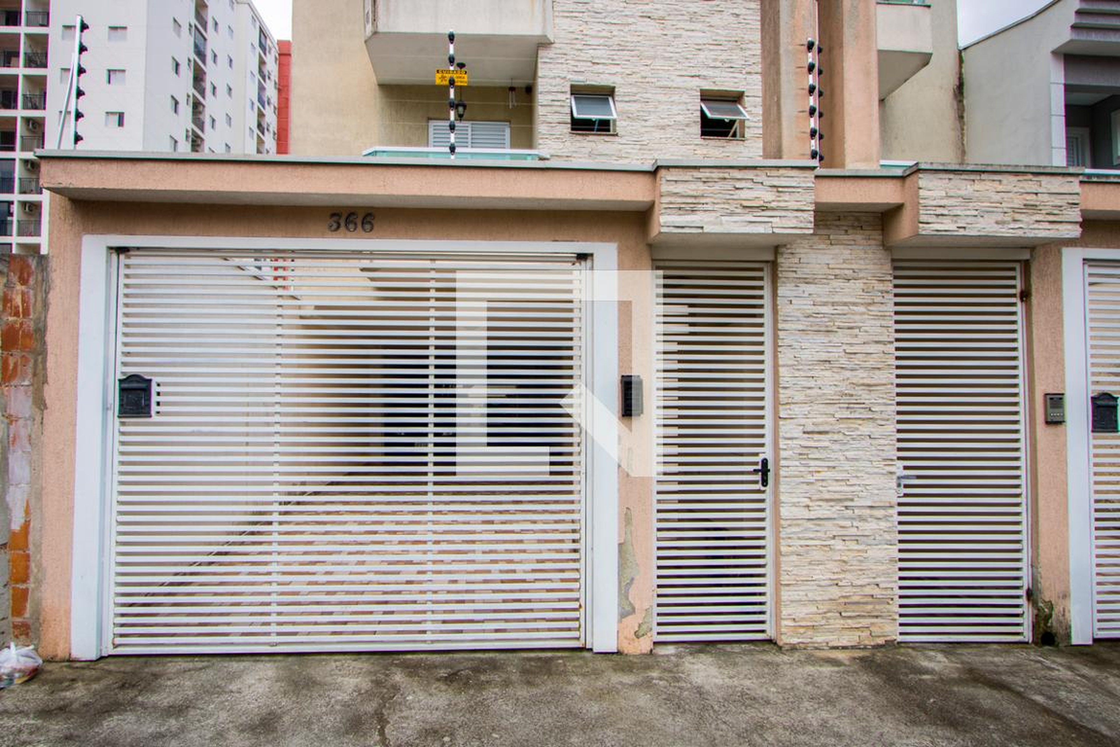 Fachada Condomínio em Rua Valter García, 366