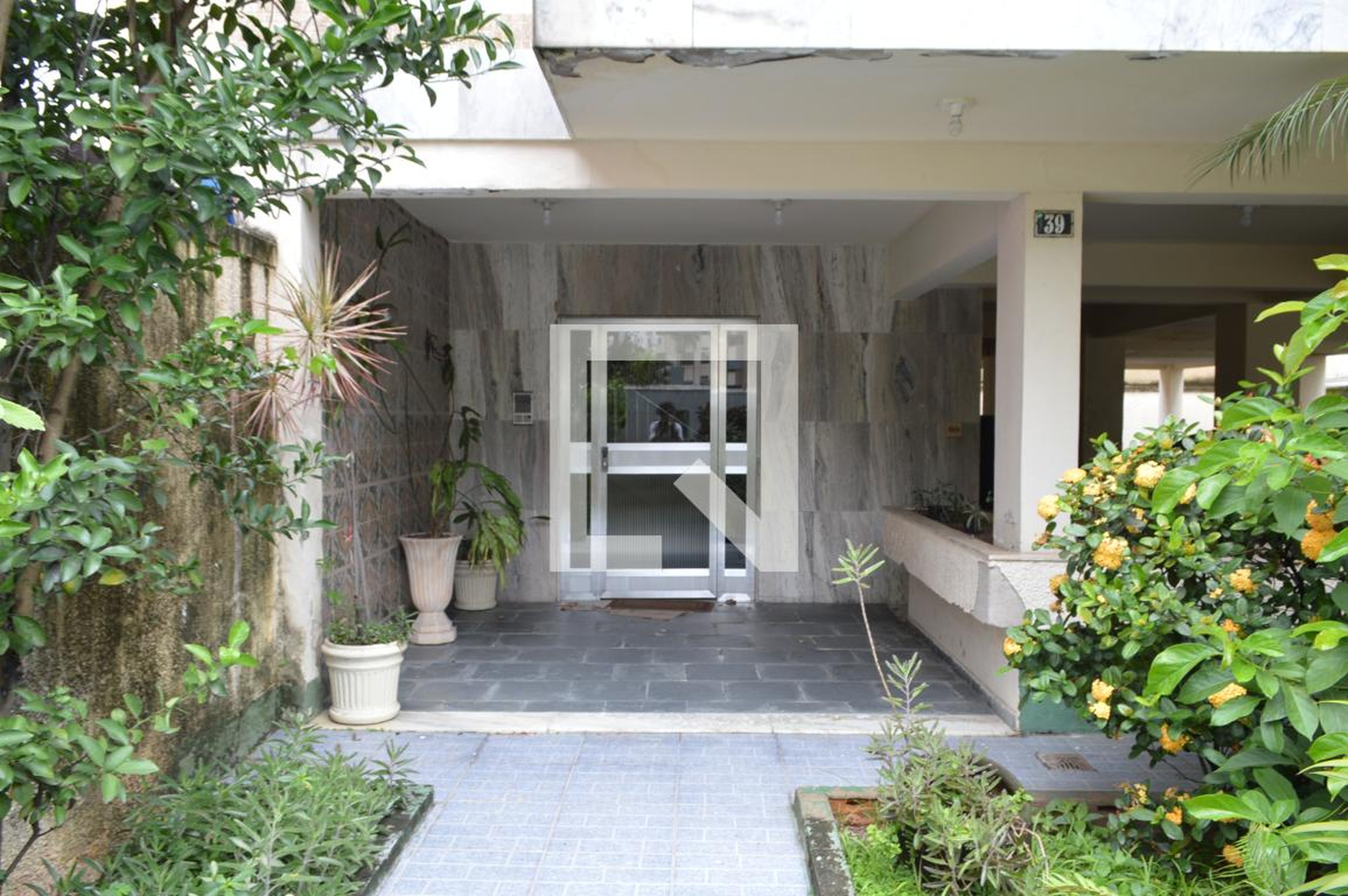 Hall de Entrada - Placa Instalada Conforme Solicitação do Proprietário