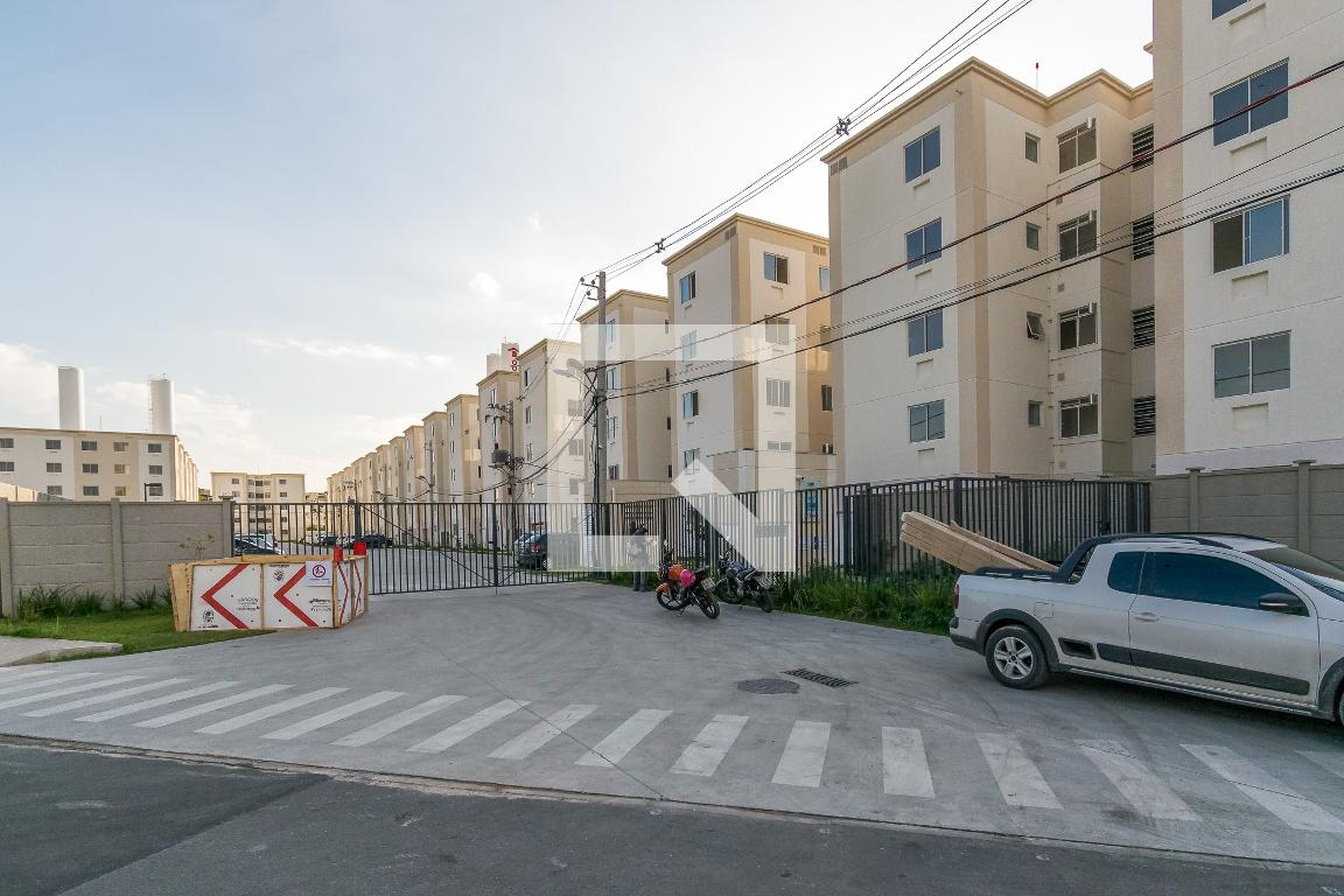 Fachada do Condomínio Condomínio Estação Guanabara I