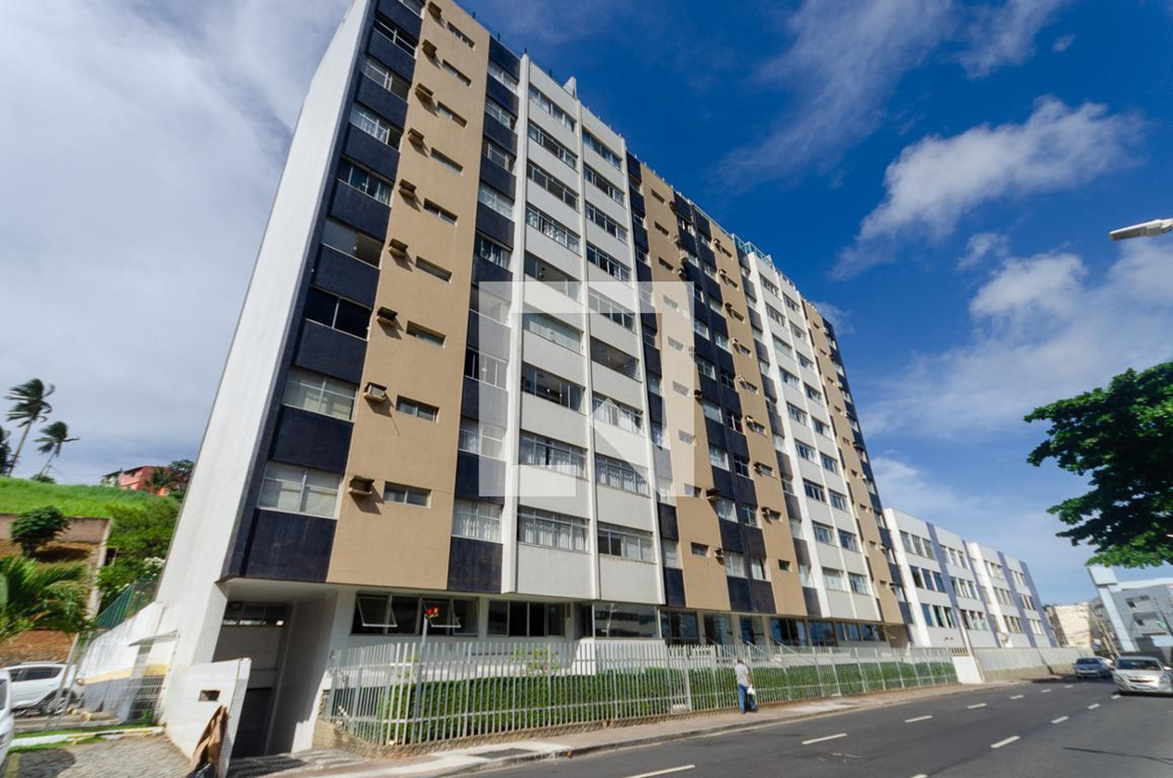 Fachada do Condomínio Condomínio Serra de Ondina