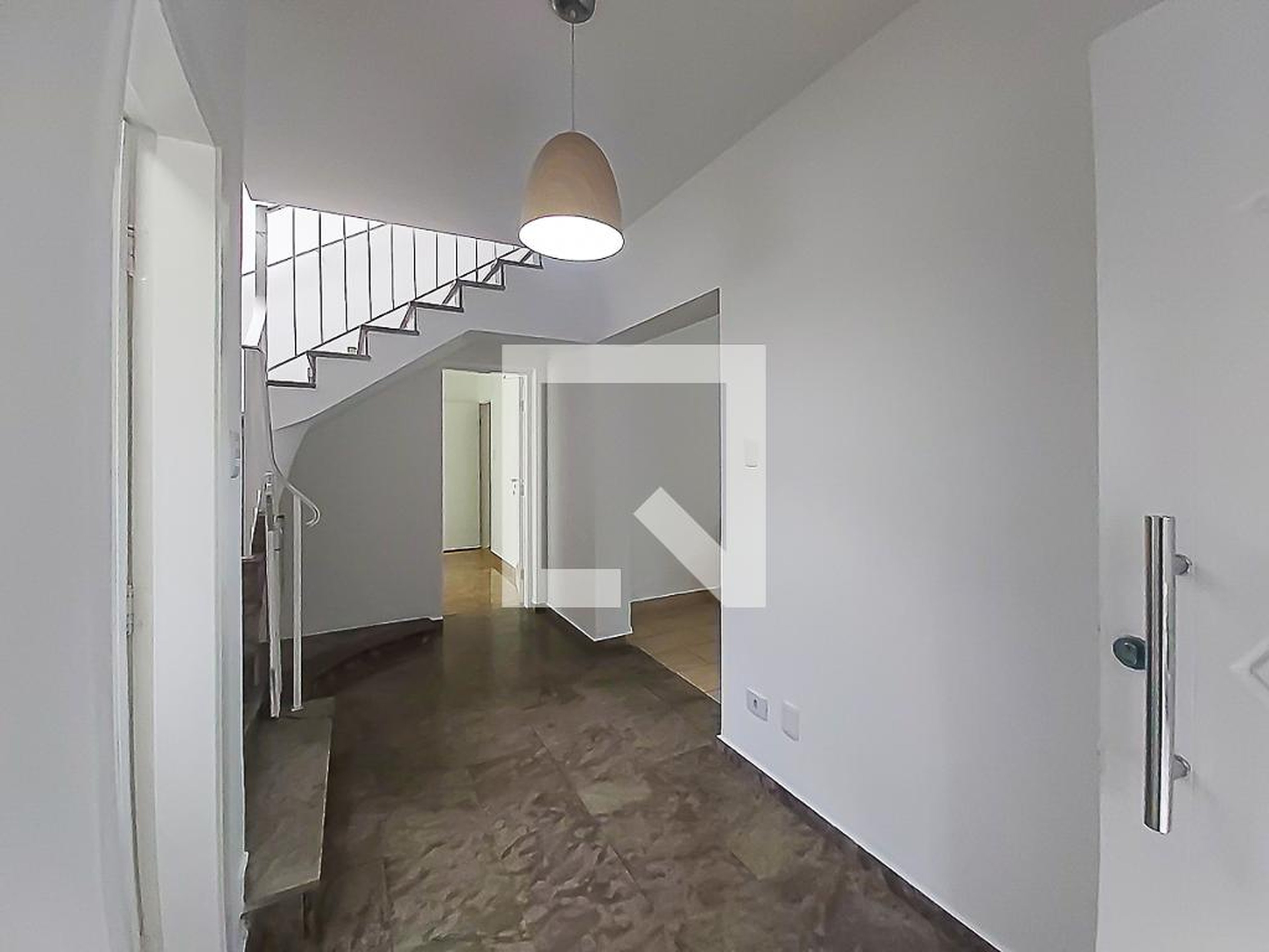 Entrada Condomínio em Rua Iraúna, 481