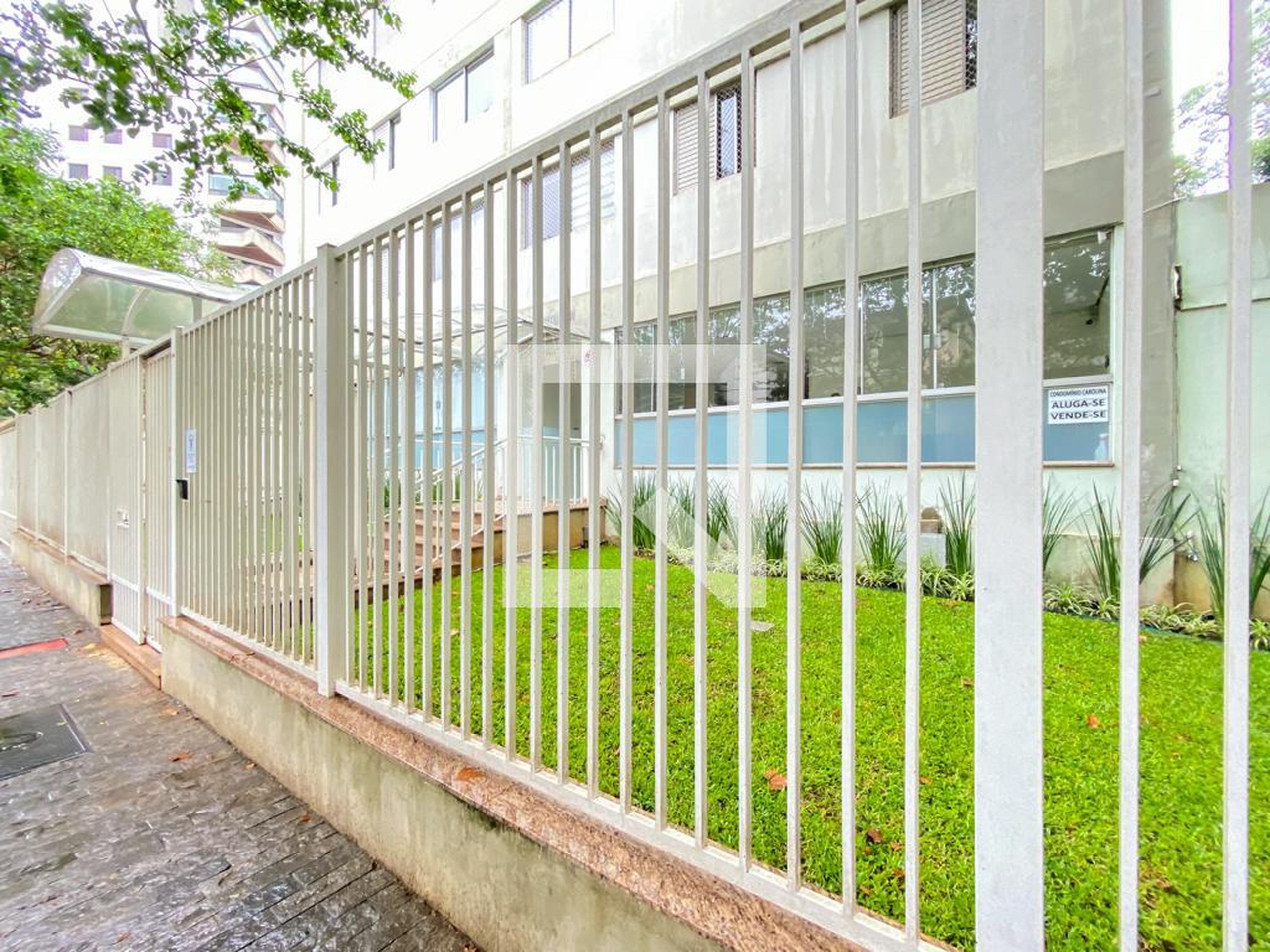 Fachada do Condomínio Edifício Carolina