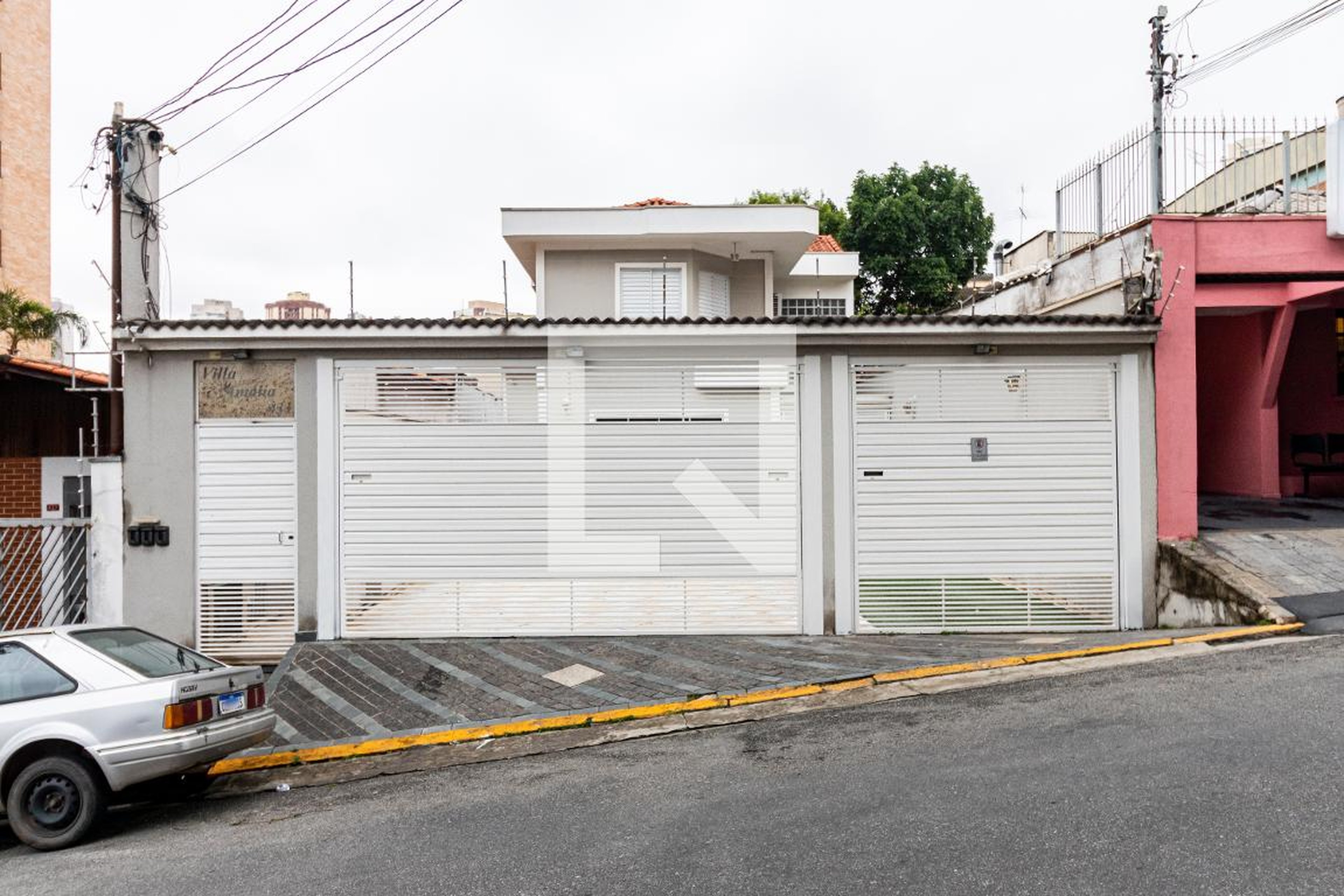 Fachada Condomínio em Rua Santo Irineu, 433