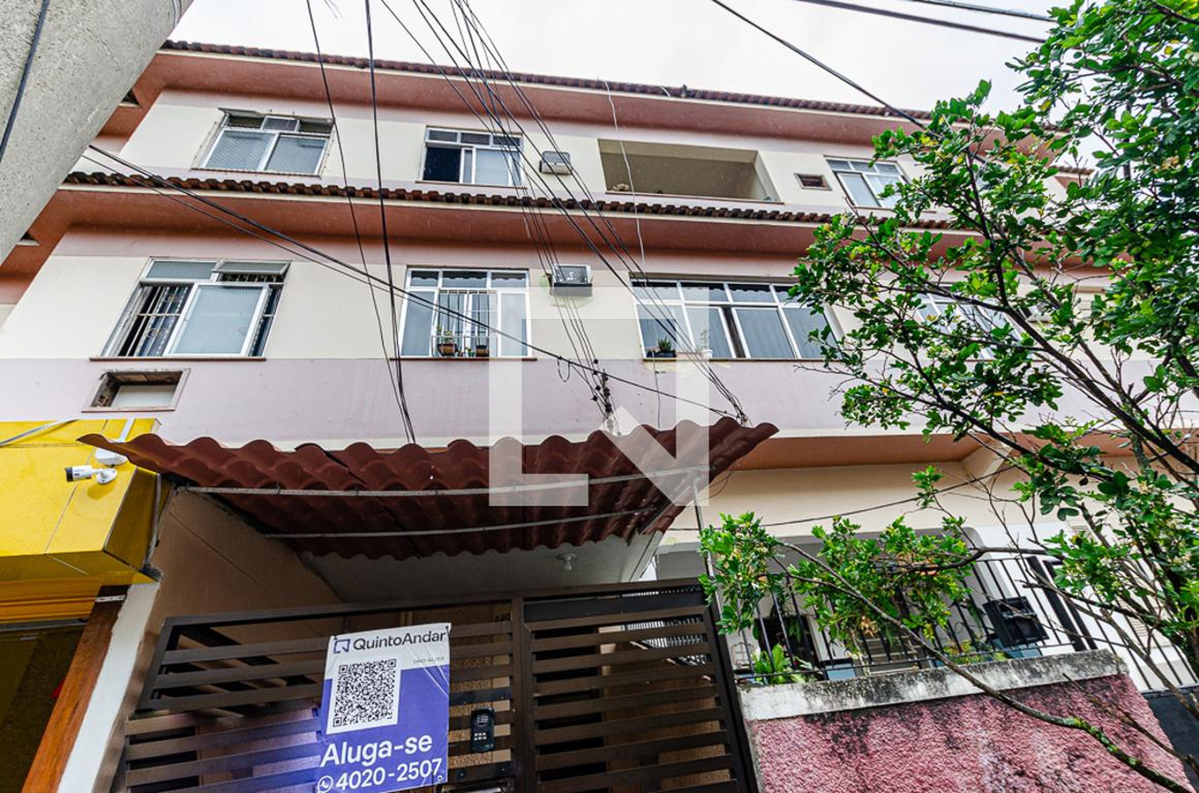 Fachada Condomínio em Rua Antônio Silva, 115