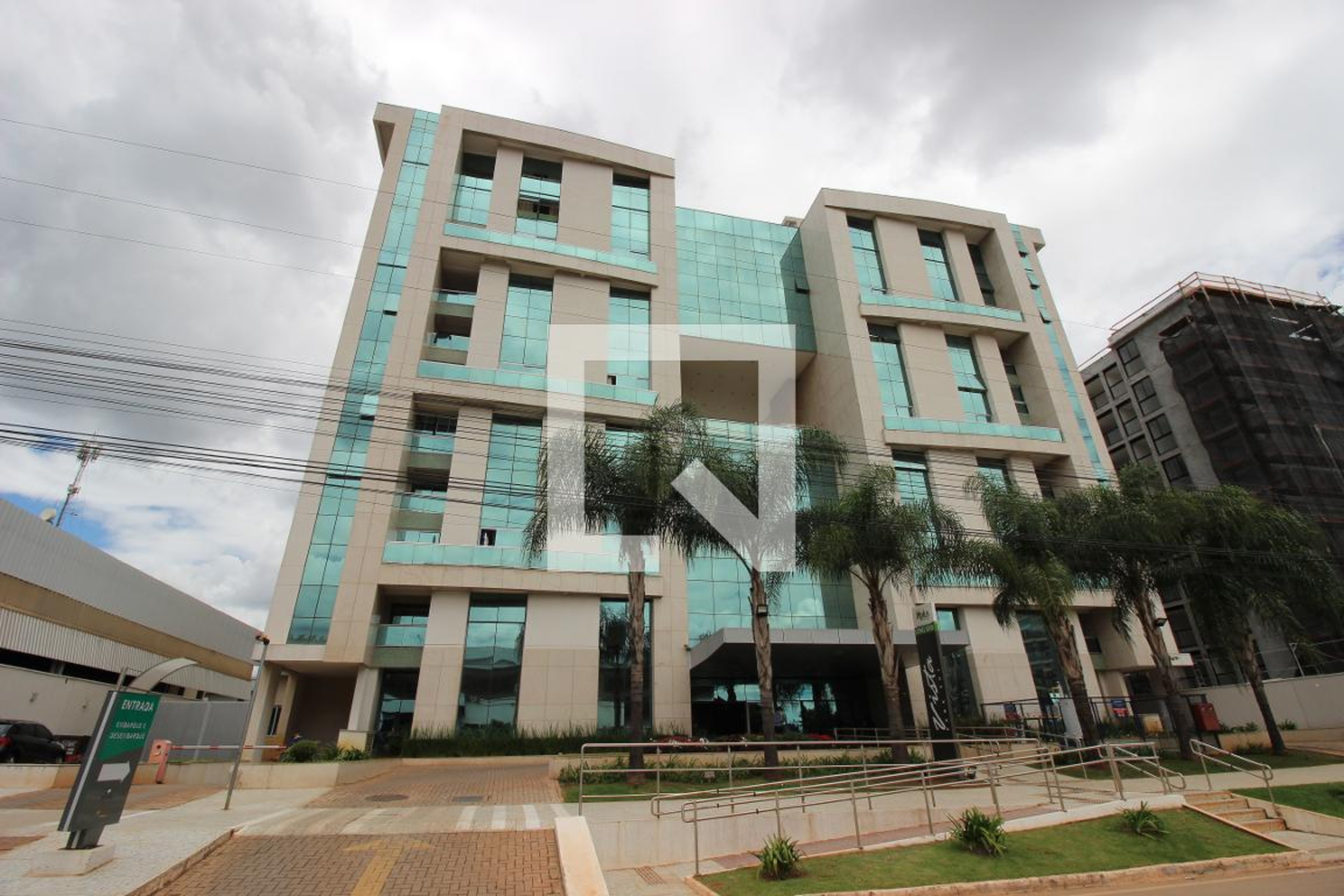 Fachada Condomínio em Sgcv, 12