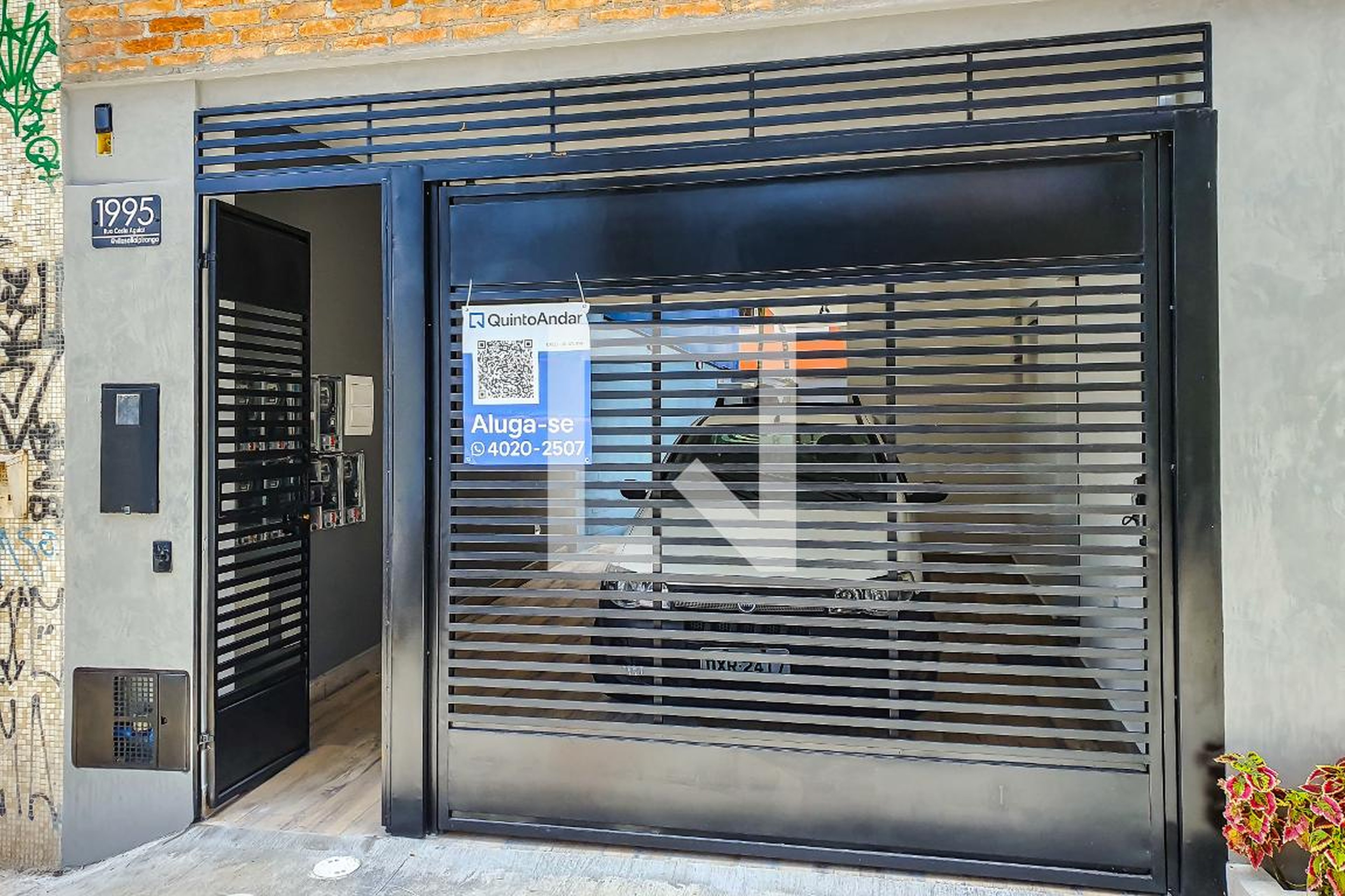 Fachada Condomínio em Rua Costa Aguiar, 1995