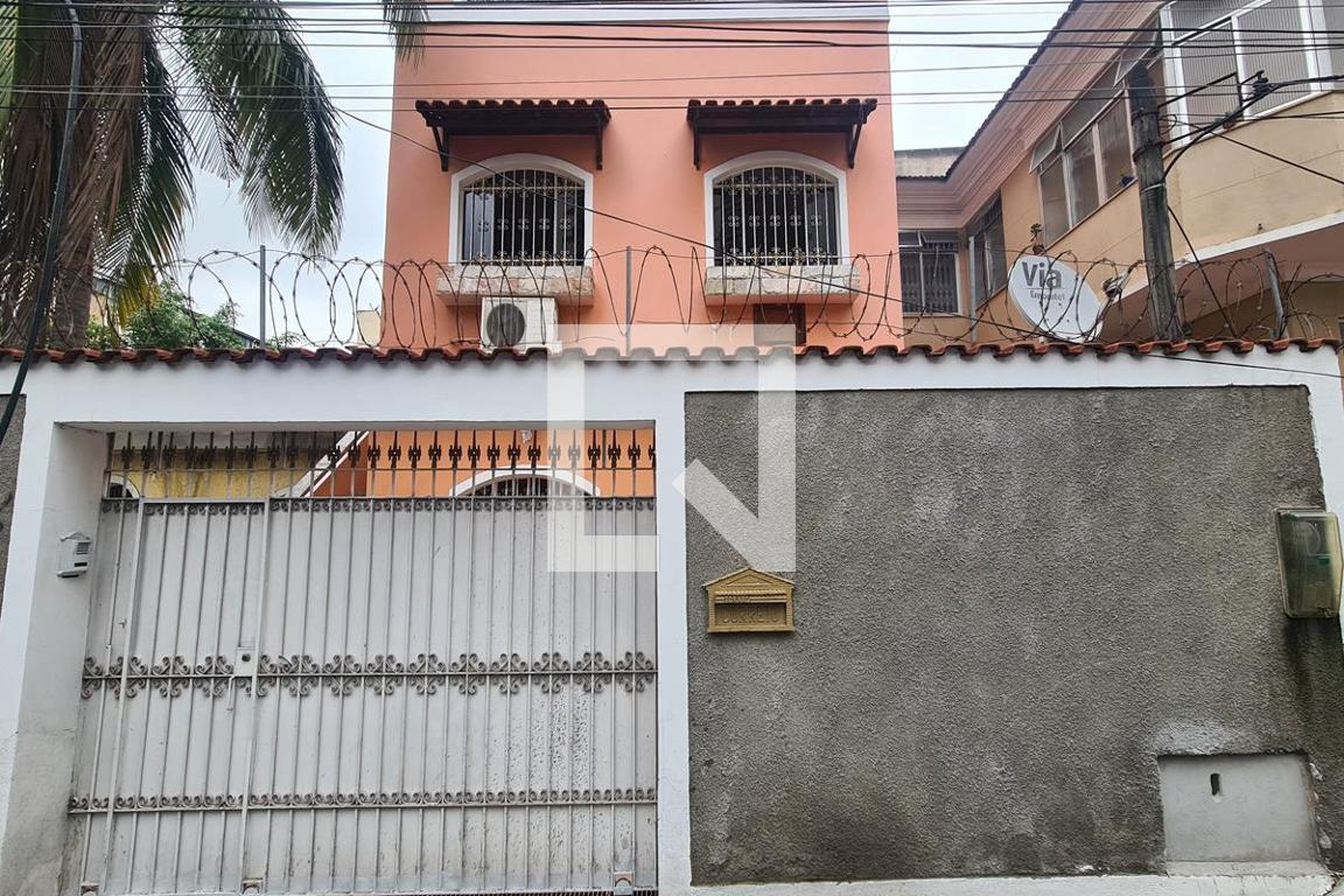 Fachada Condomínio em Rua Capitão Resende, 453