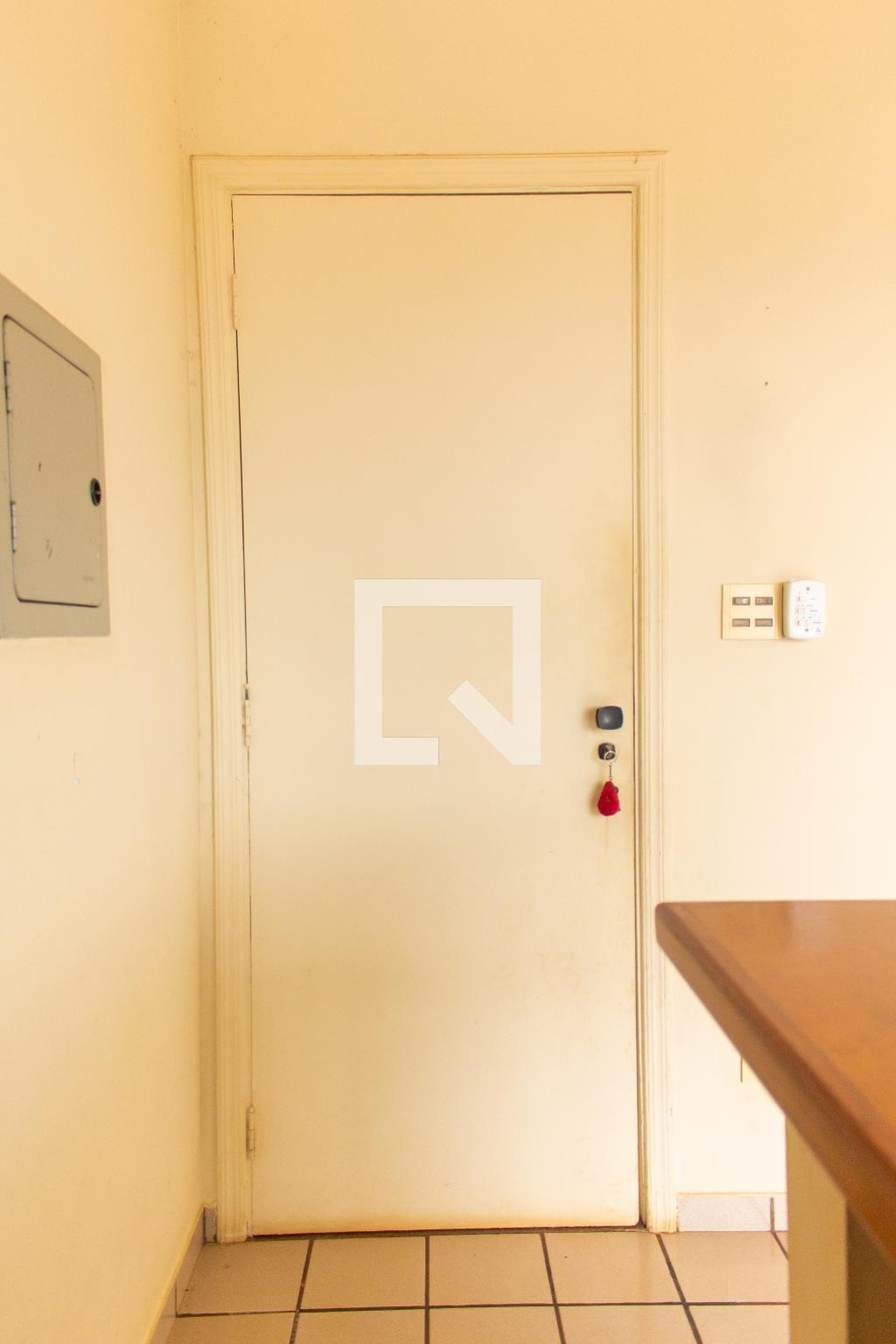 Entrada Condomínio em Rua Amador Bueno, 135