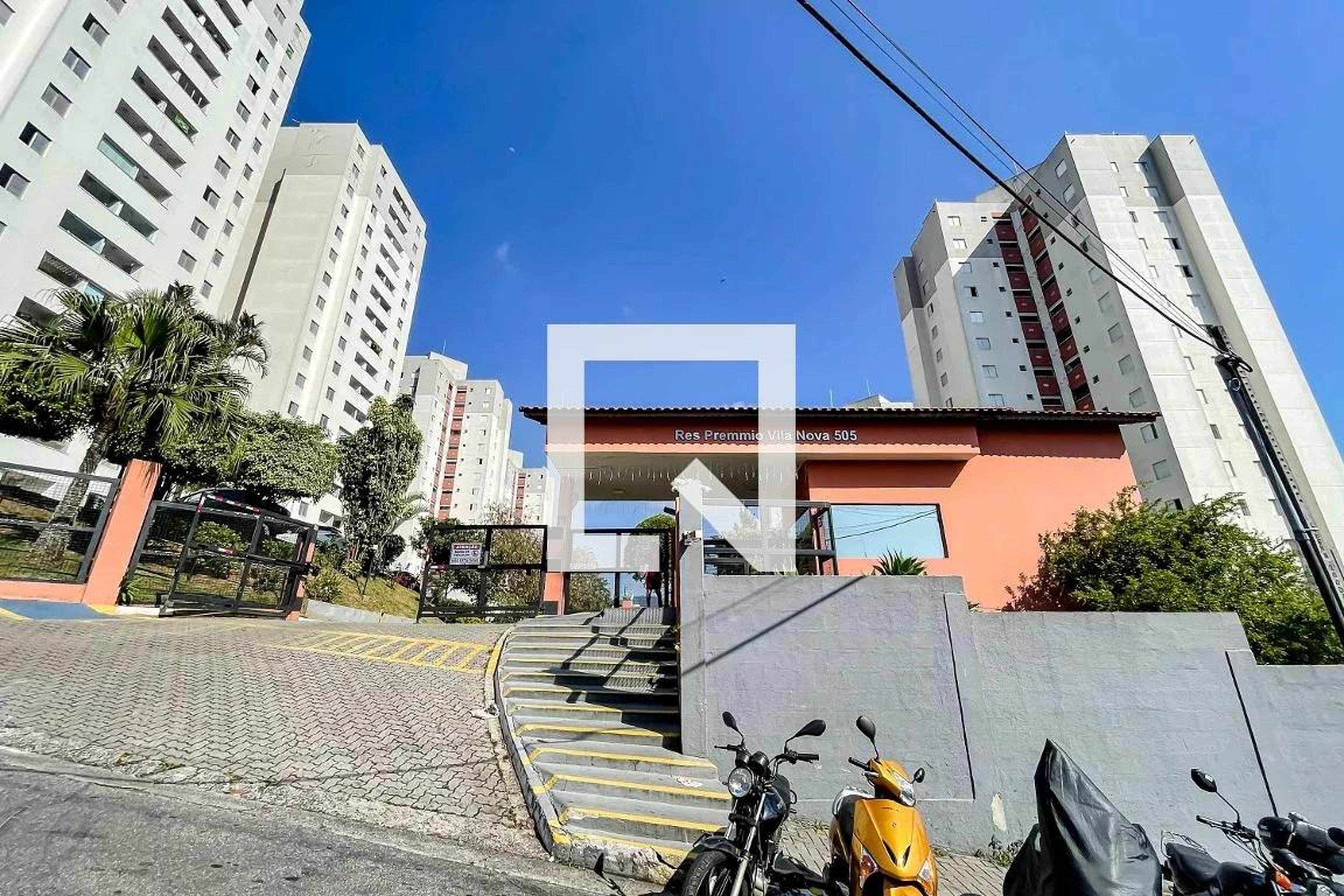 Fachada Condomínio em Rua Santa Lucrécia de Aguiar, 280