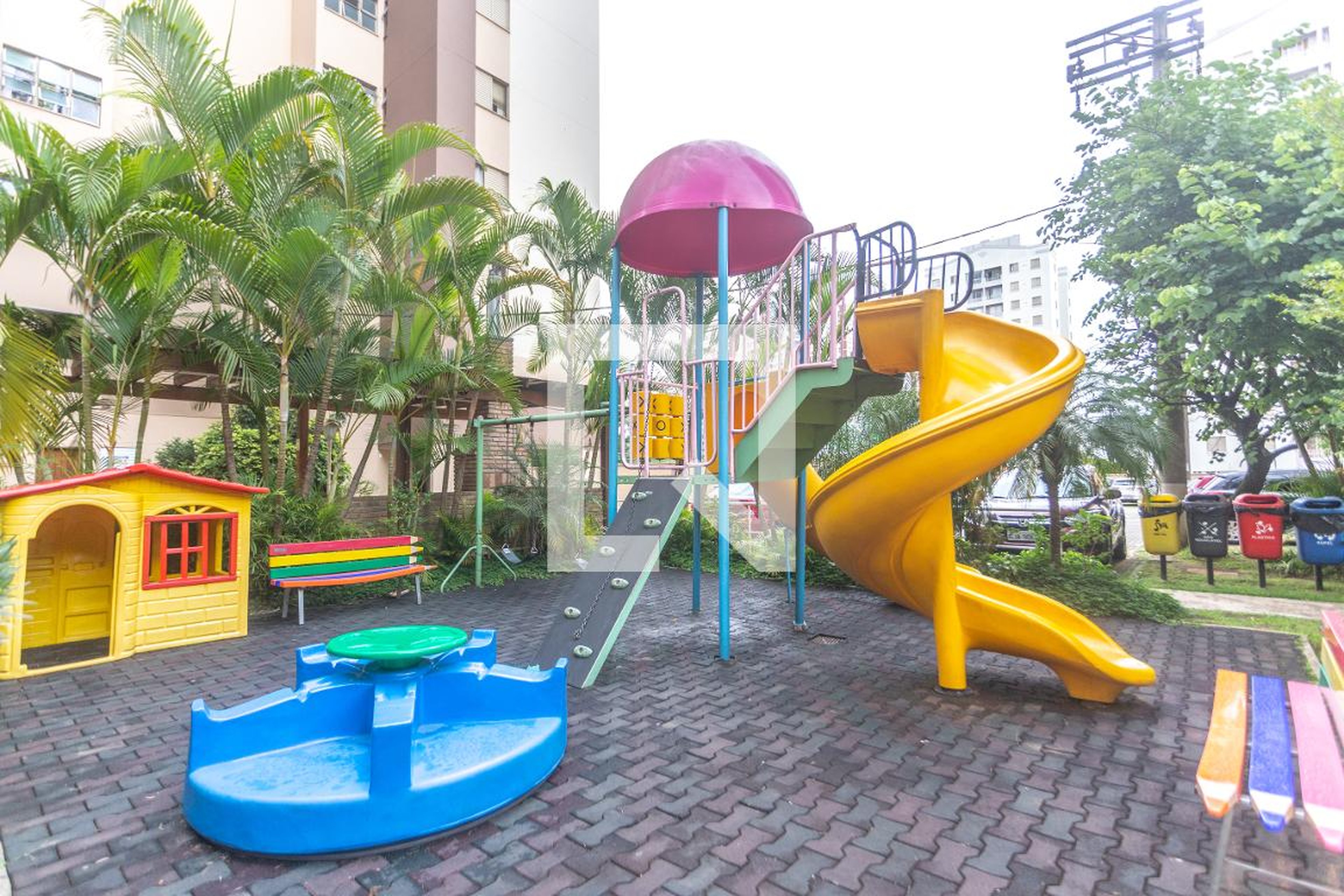 Playground - FLÓRIDA GARDEN