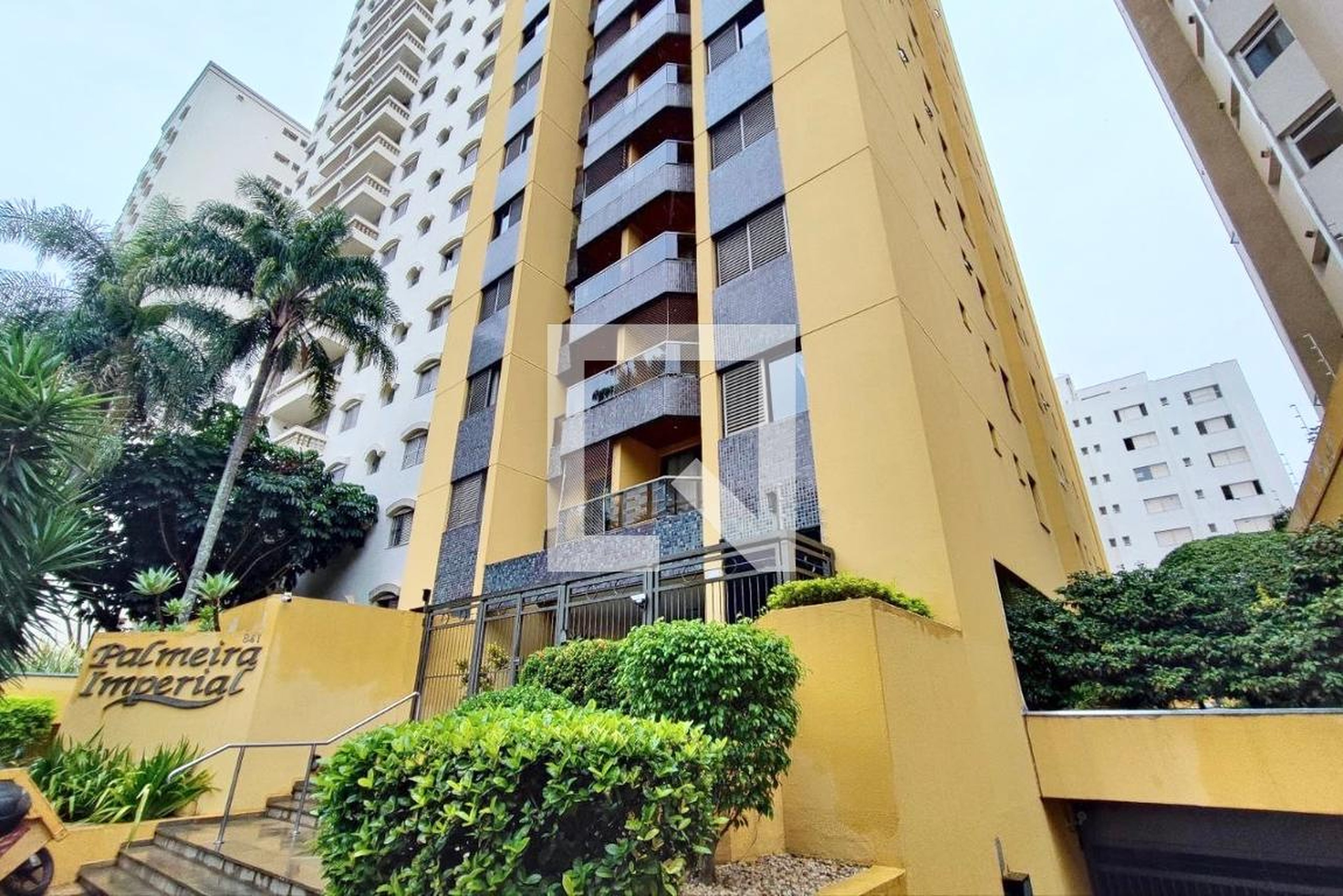 Fachada do condomínio Condomínio em Rua Antônio Cesarino, 841