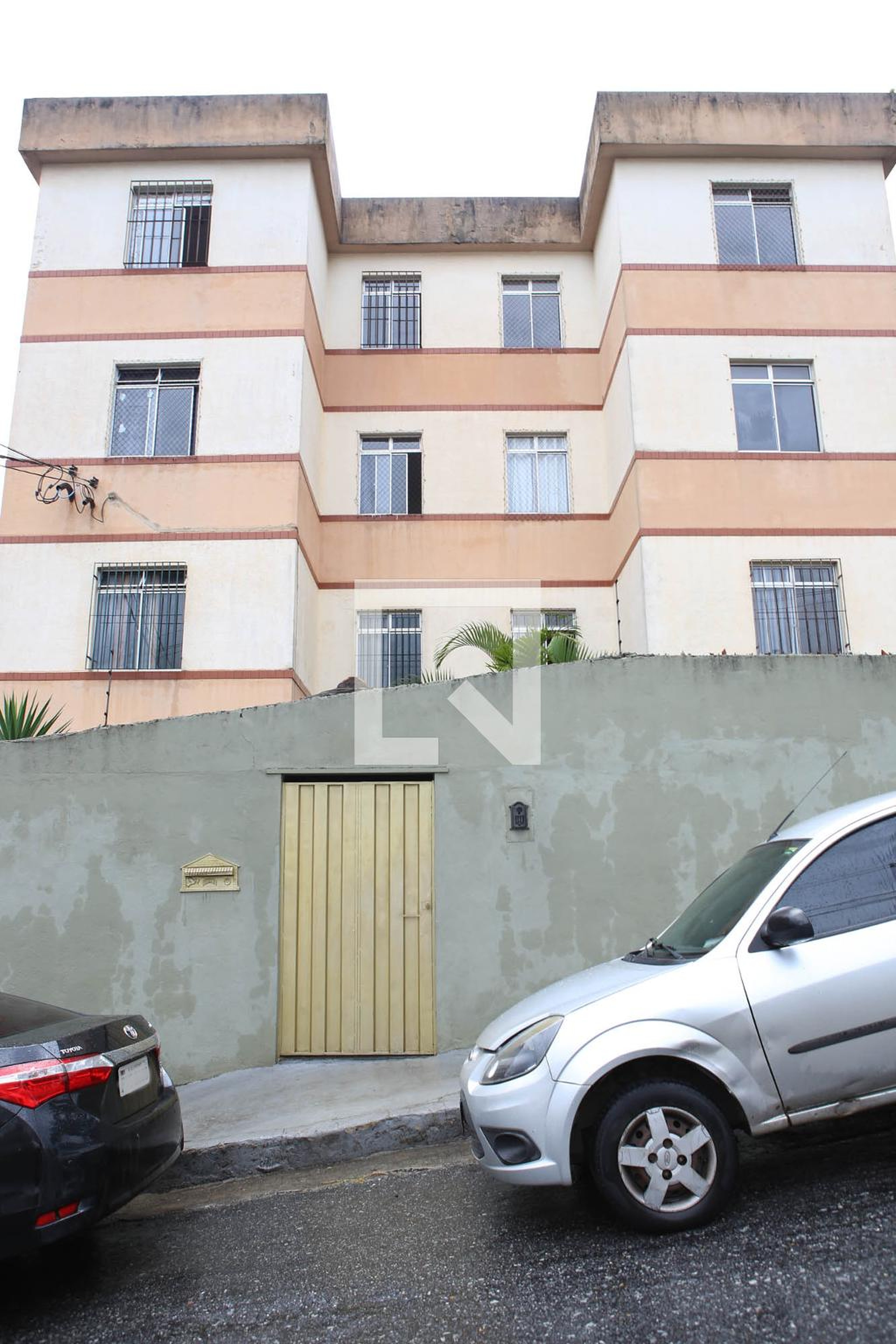 Fachada do Prédio Condomínio em Rua Joinville, 645