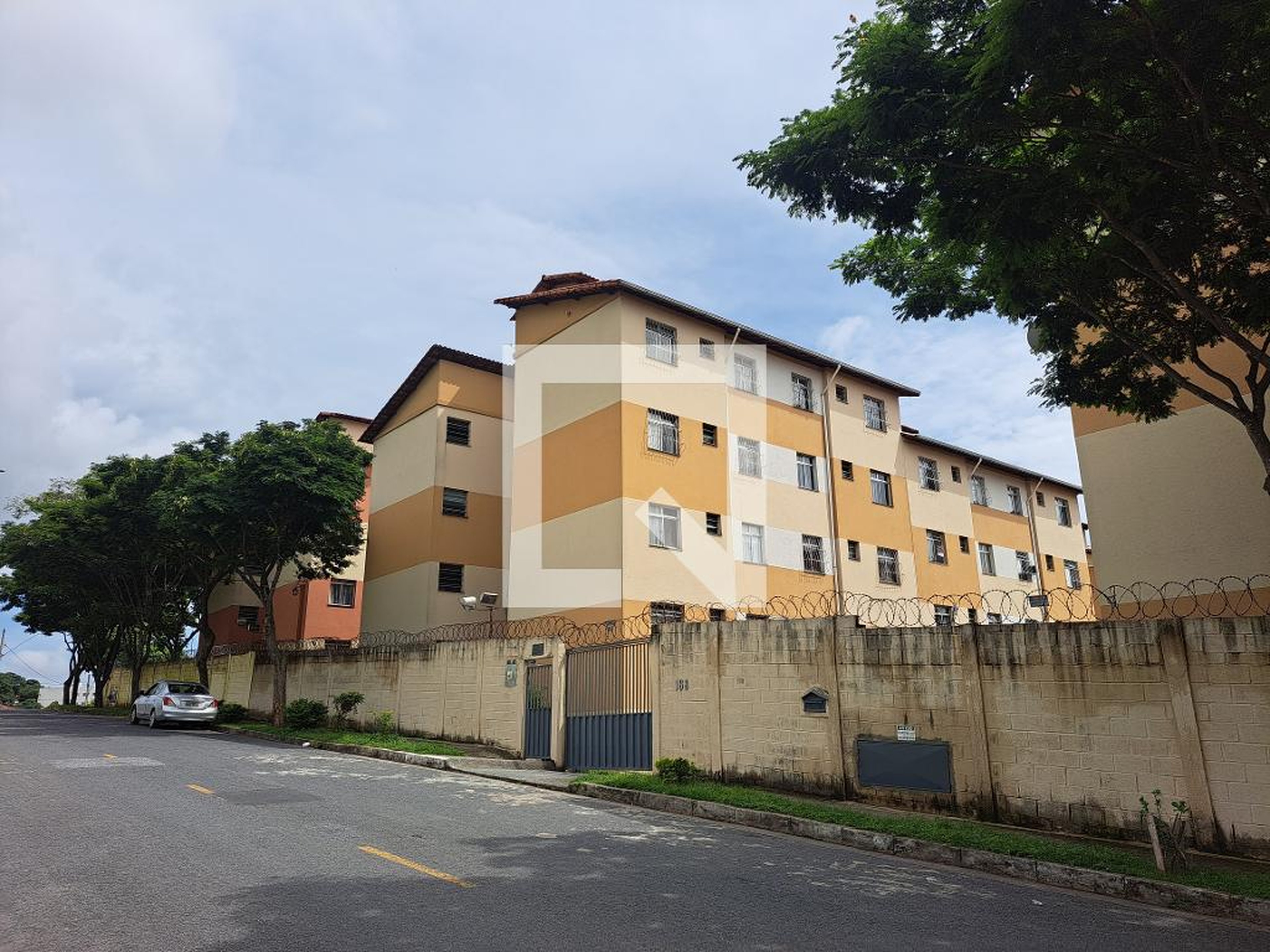 Fachada do Condomínio Condomínio Ipê Amarelo